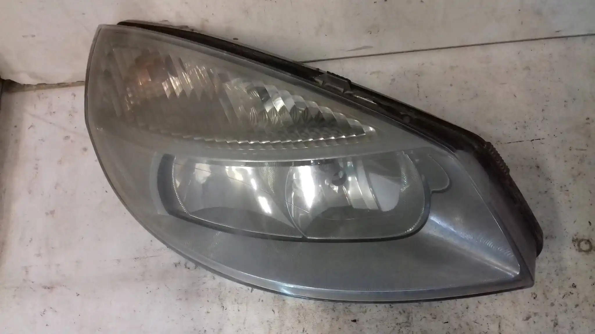 LAMPA PRAWY PRZÓD PRZEDNIA RENAULT SCENIC II 03-06