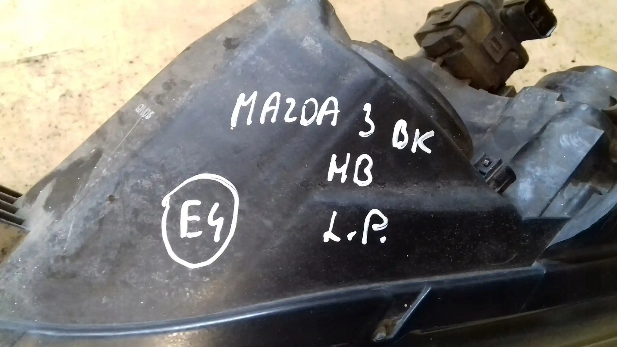 LAMPA LEWY PRZÓD PRZEDNIA MAZDA 3 BK HB 03-