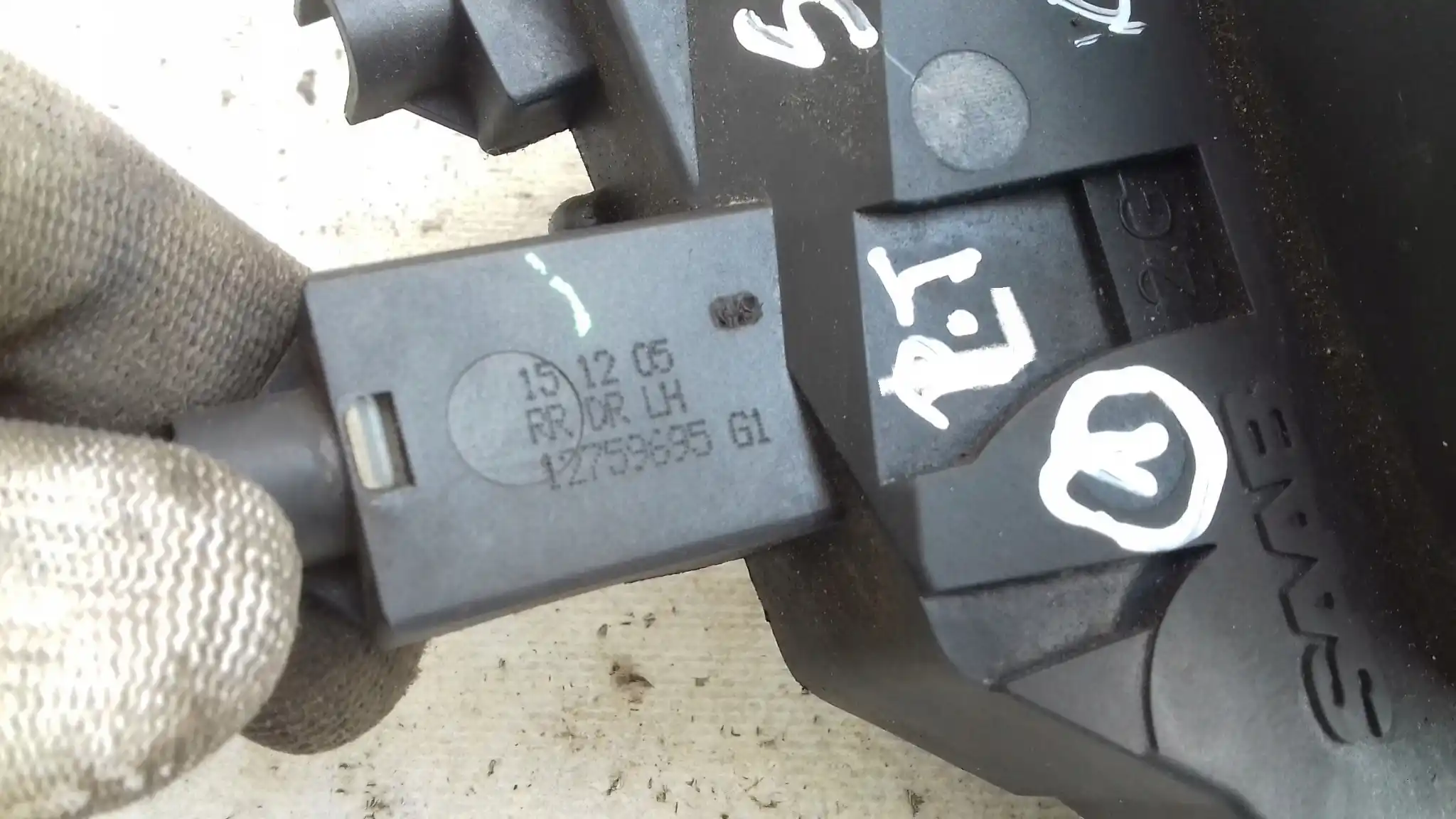 ZAMEK DRZWI LEWY TYŁ 12759695 4 PIN SAAB 9-3 93 II KOMBI 02-