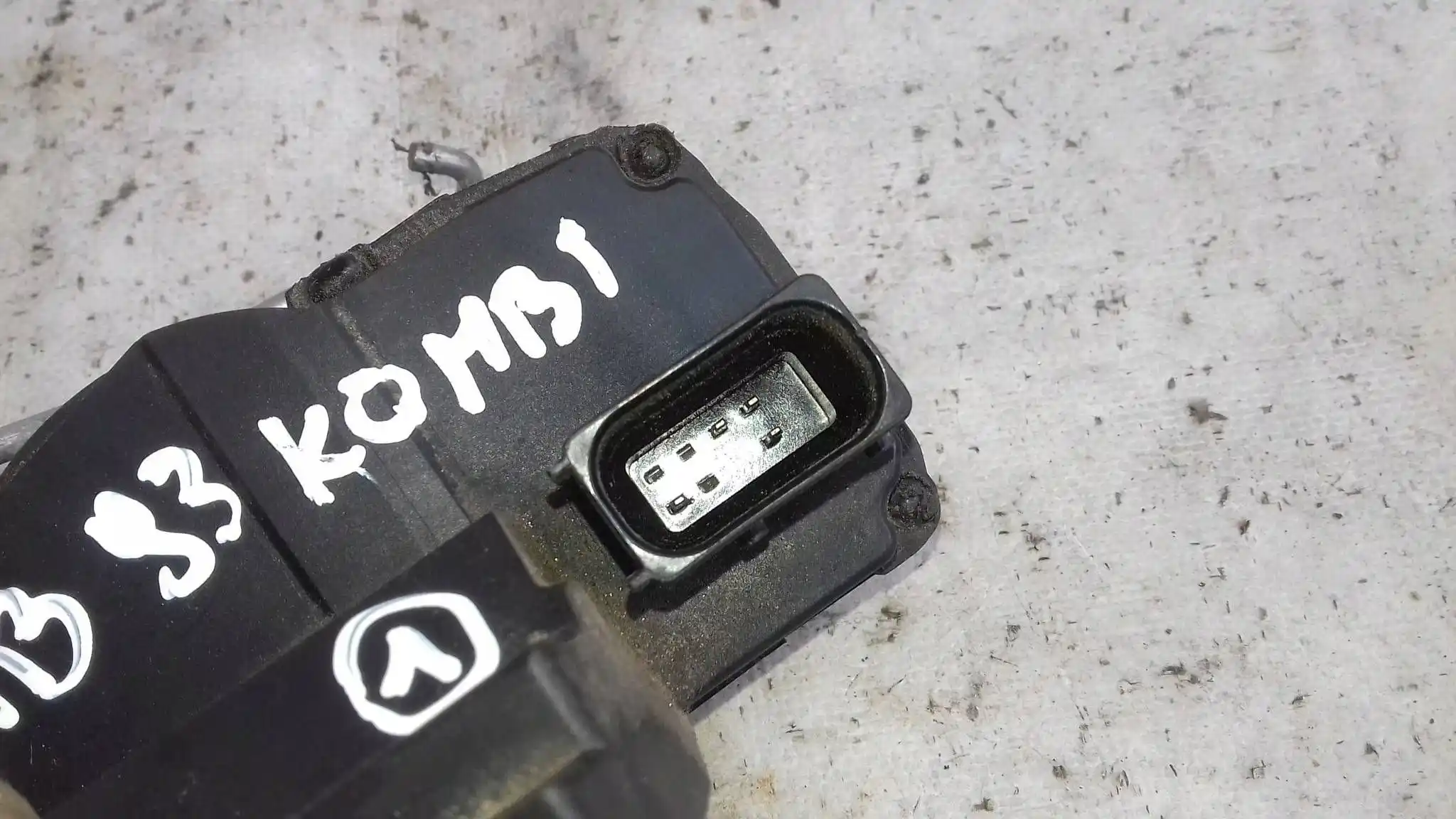 ZAMEK DRZWI PRAWY TYŁ 12759697 4 PIN SAAB 9-3 93 II KOMBI 02-