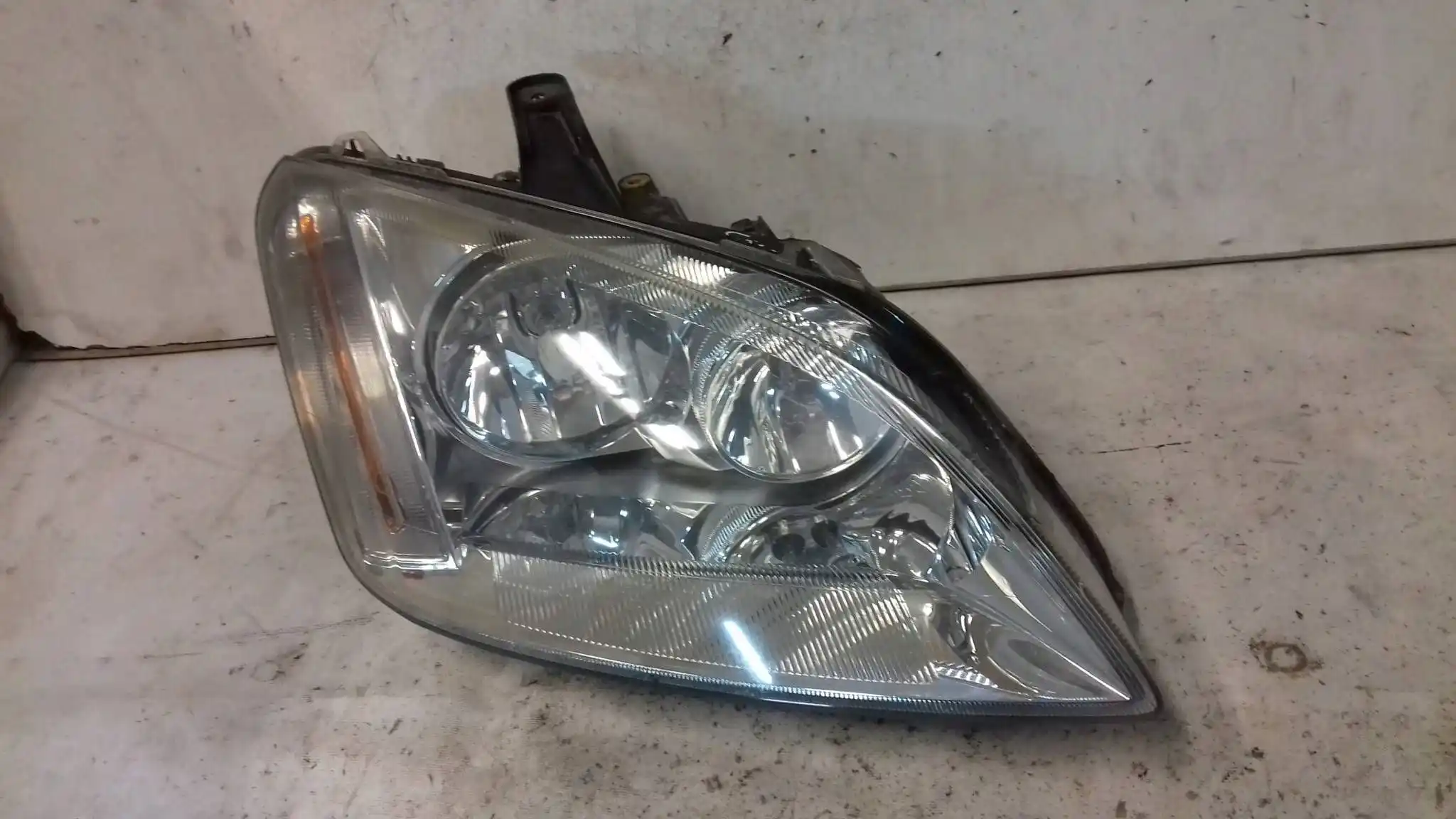 LAMPA PRAWY PRZÓD PRZEDNIA FORD C-MAX MK1 03-06