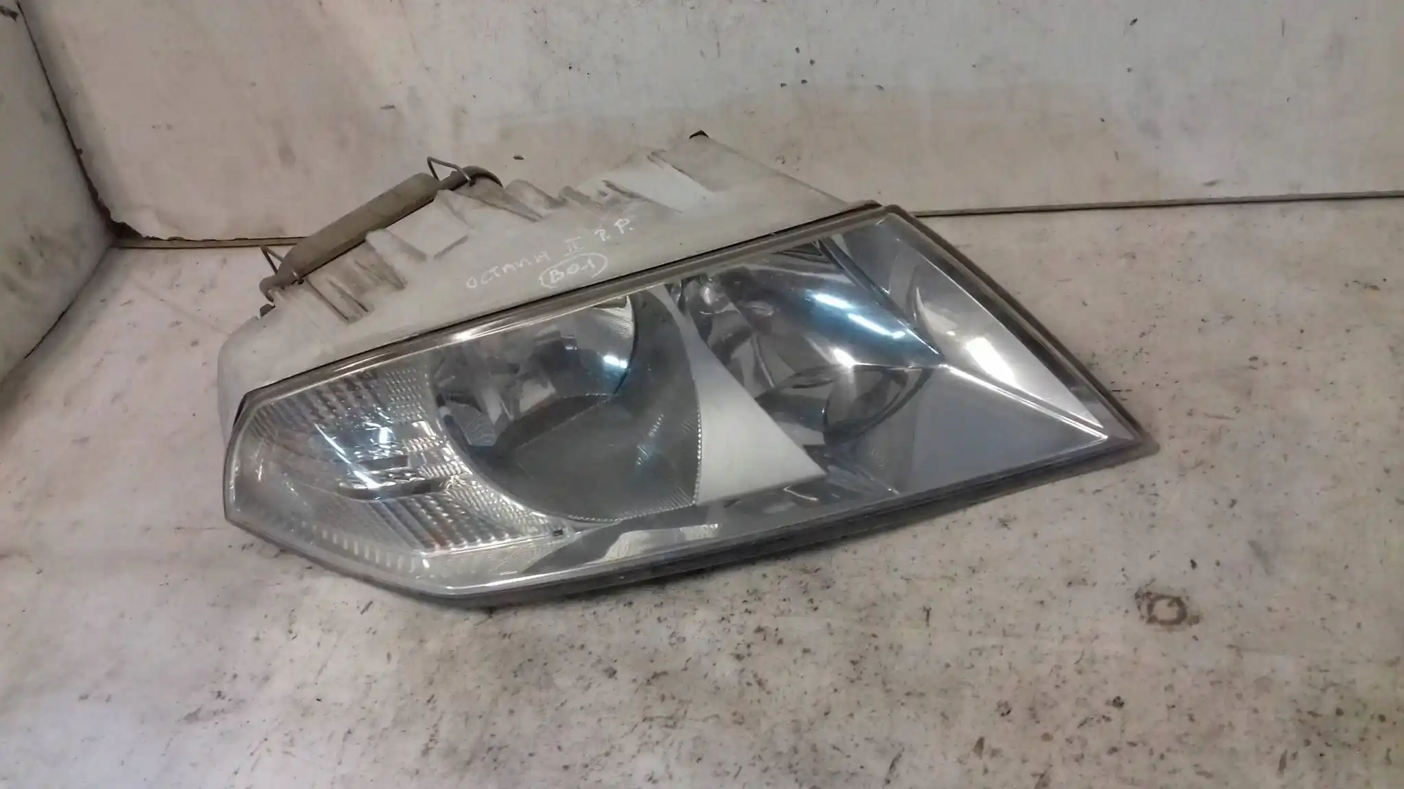 LAMPA PRAWY PRZÓD PRZEDNIA SKODA OCTAVIA II 04-08
