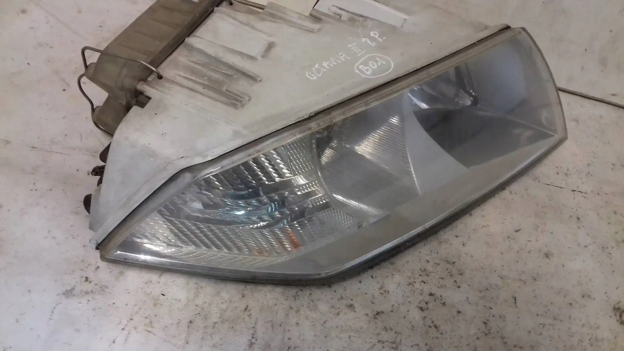 LAMPA PRAWY PRZÓD PRZEDNIA SKODA OCTAVIA II 04-08