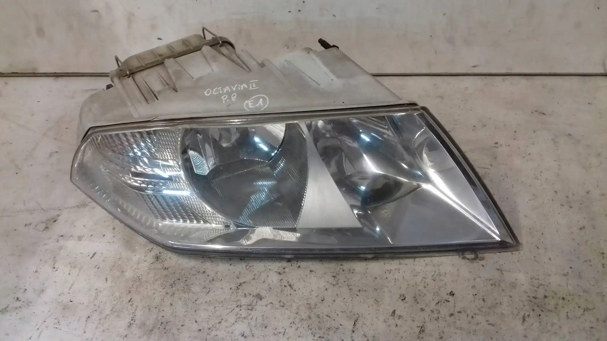 LAMPA PRAWY PRZÓD PRZEDNIA SKODA OCTAVIA II 04-08
