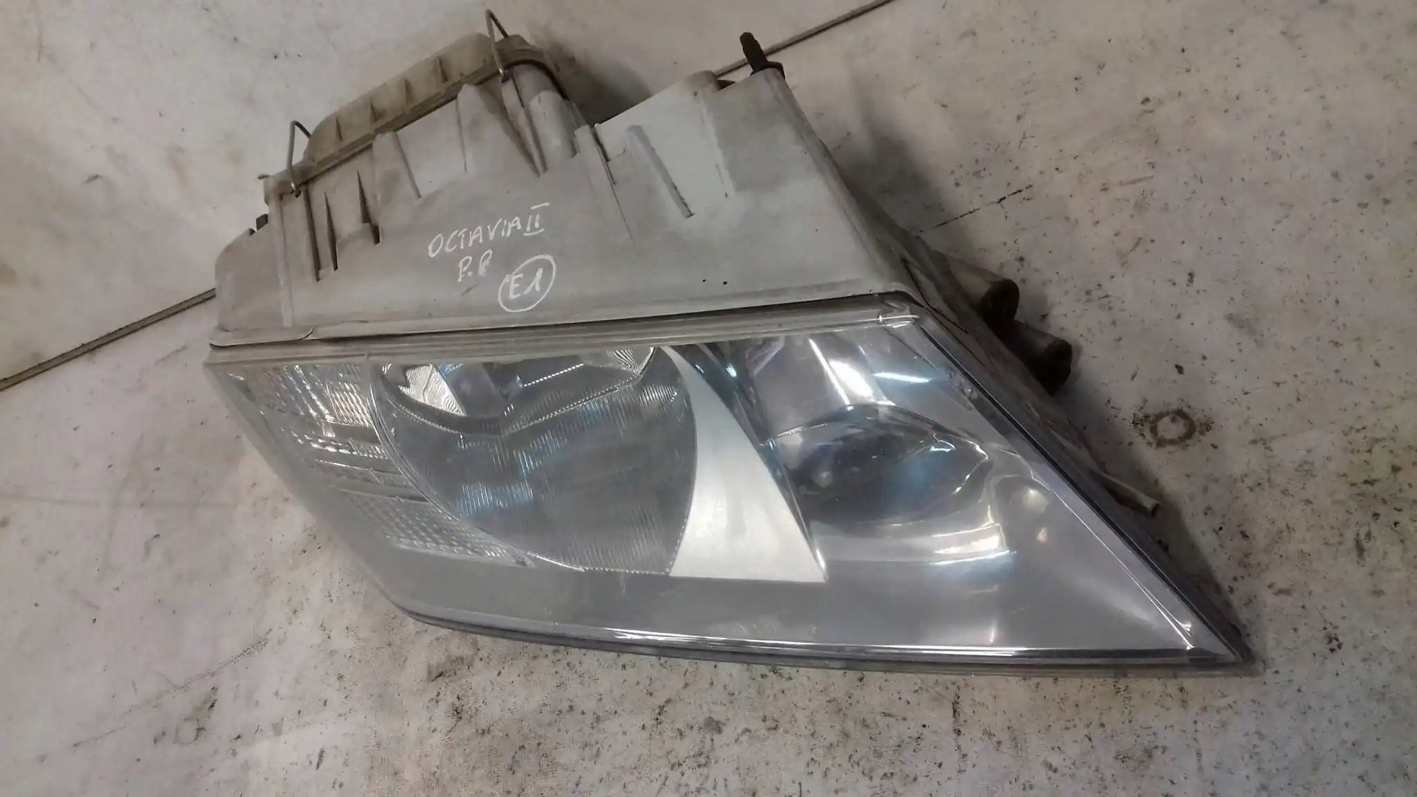 LAMPA PRAWY PRZÓD PRZEDNIA SKODA OCTAVIA II 04-08