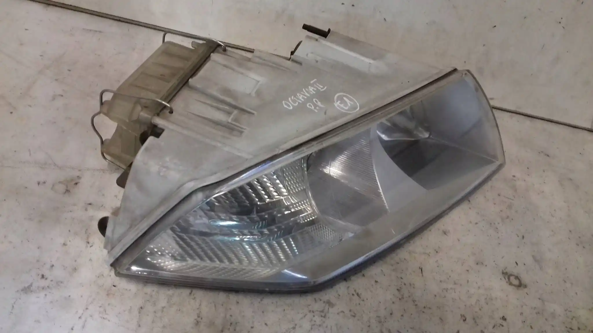 LAMPA PRAWY PRZÓD PRZEDNIA SKODA OCTAVIA II 04-08