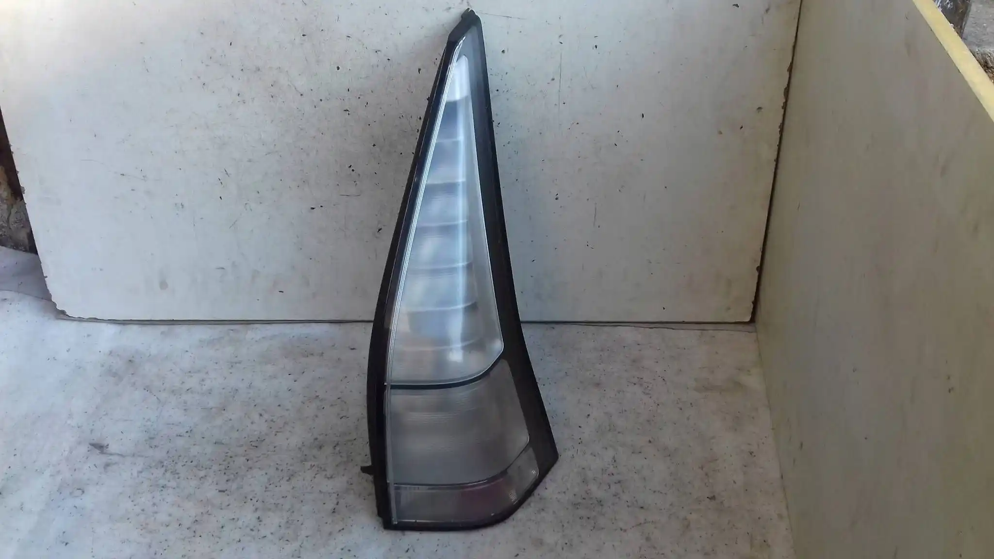 LAMPA PRAWY TYŁ TYLNA SAAB 9-3 93 II KOMBI 02-