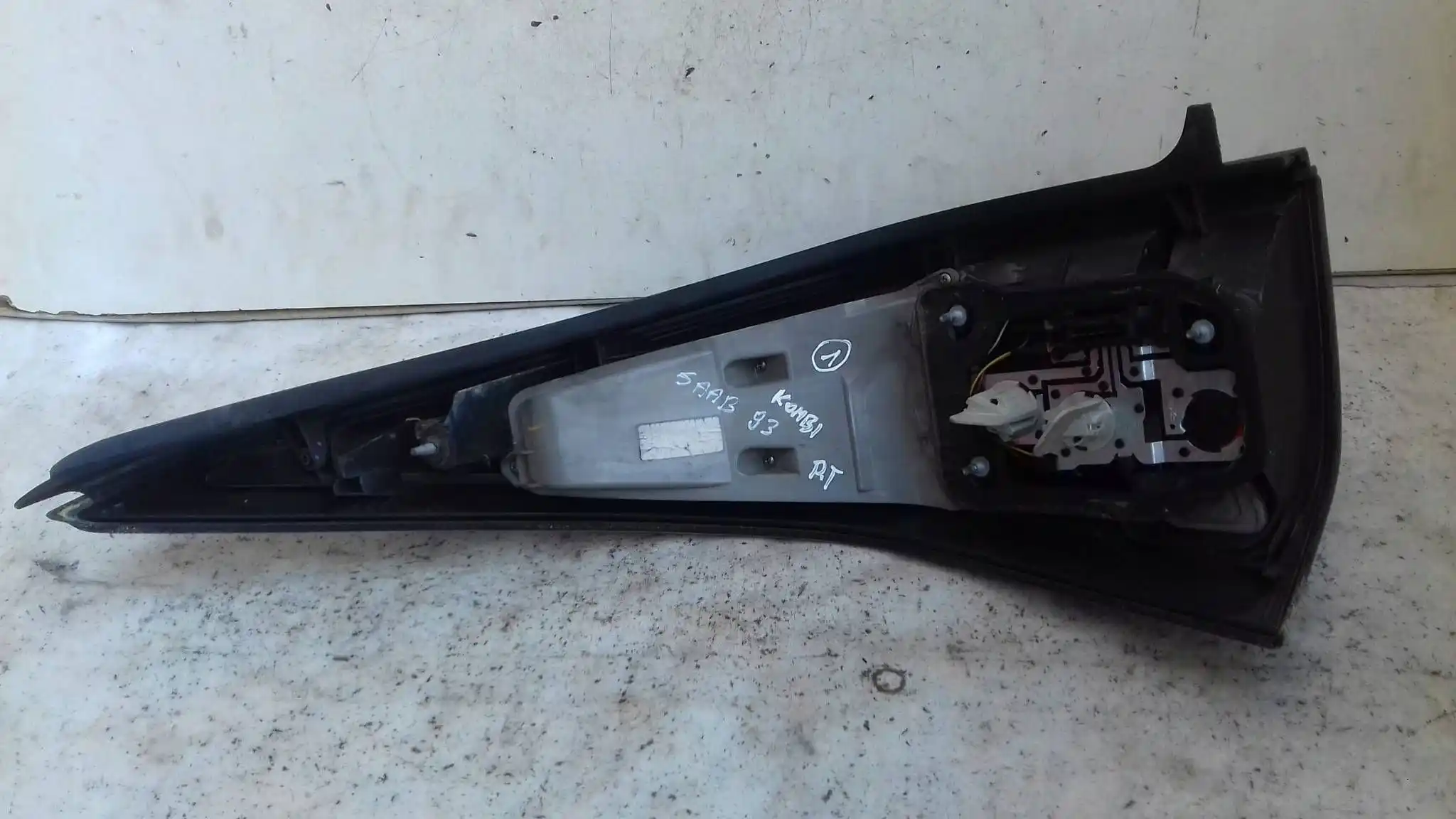 LAMPA PRAWY TYŁ TYLNA SAAB 9-3 93 II KOMBI 02-