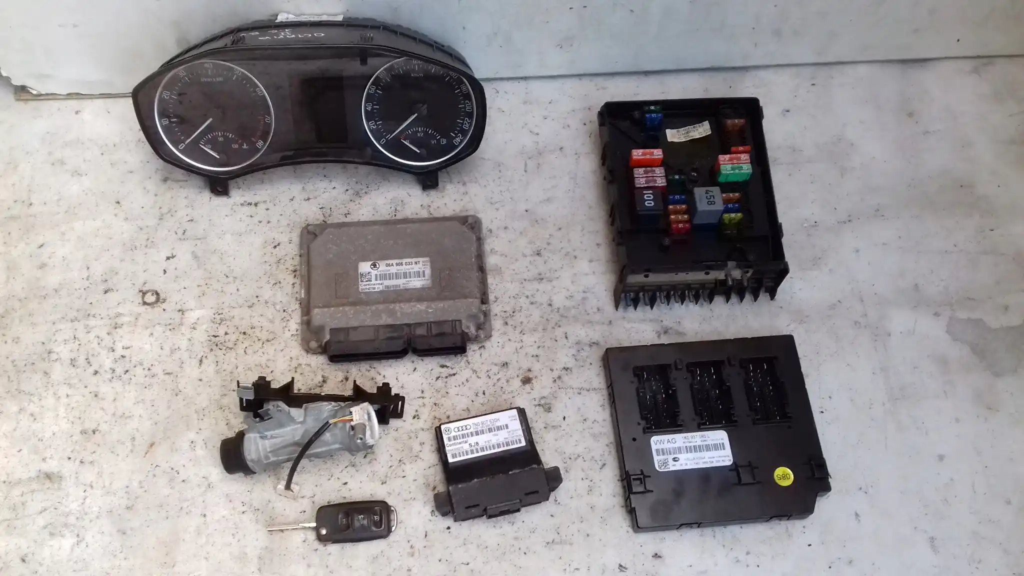 KOMPUTER 5WP4078801 06A906033NT ZESTAW IMMO SKODA OCTAVIA II 1.6 8V 04-13