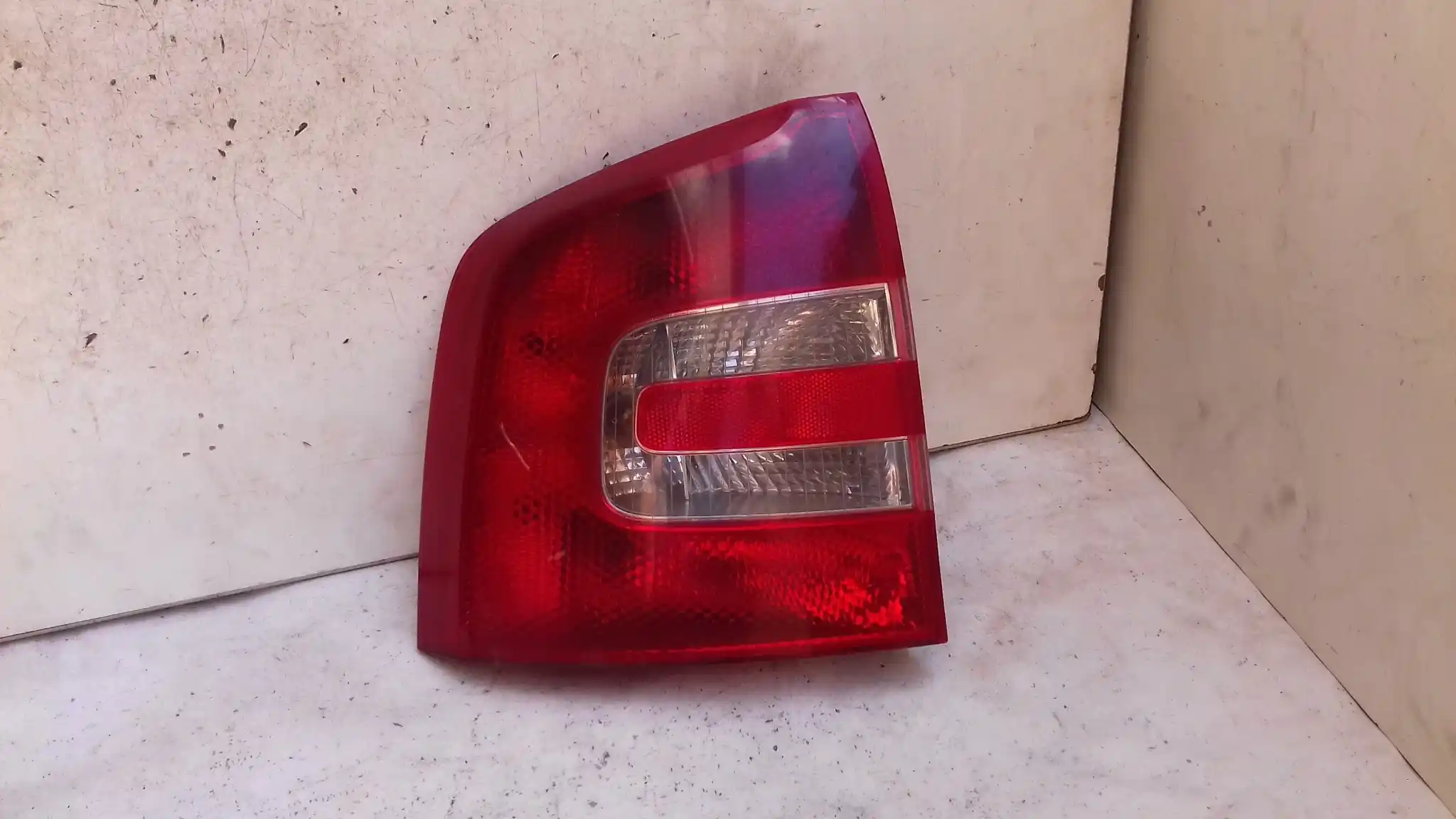LAMPA LEWY TYŁ TYLNA 1Z9945095 SKODA OCTAVIA II KOMBI 04-