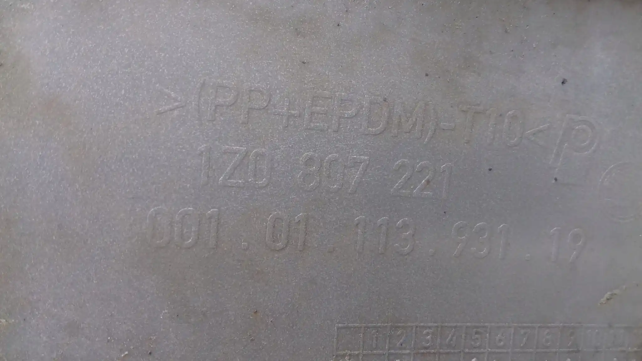 ZDERZAK PRZÓD PRZEDNI 1Z0807221 SKODA OCTAVIA II 04-08 LAK. 9202