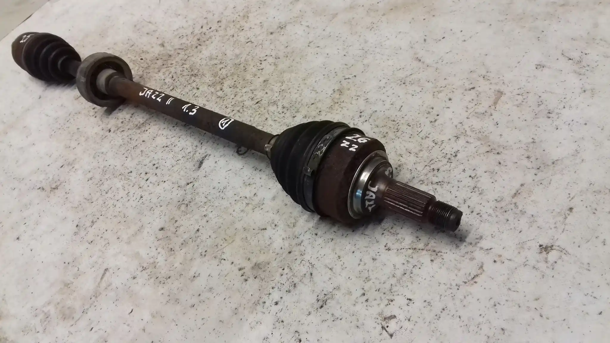 PÓŁOŚ PRAWA DŁUGA 25/26 ZĘBÓW HONDA JAZZ II 1.3 1.4 I-DIS 02-