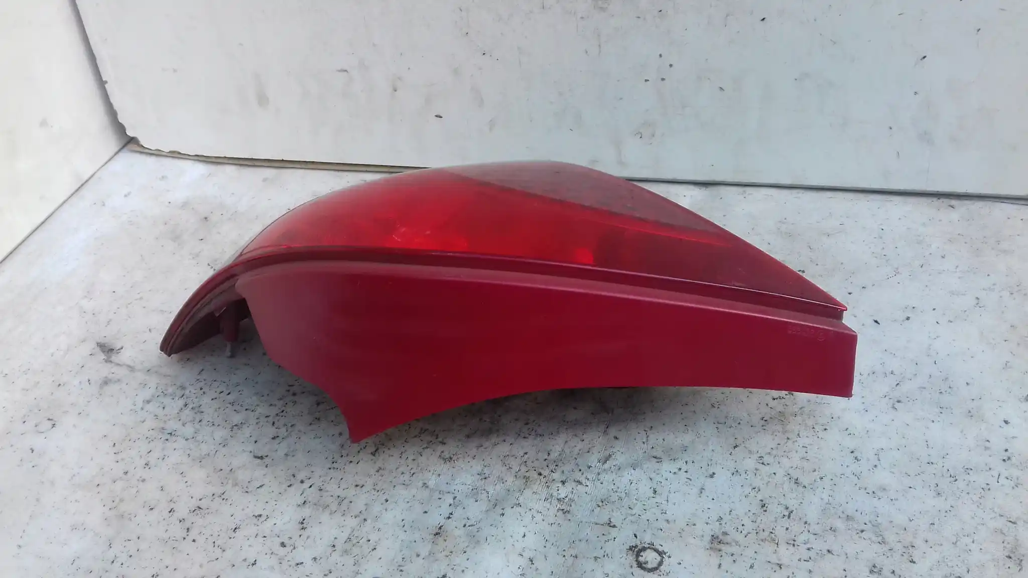 LAMPA PRAWY TYŁ TYLNA PEUGEOT 207 HB 06-09