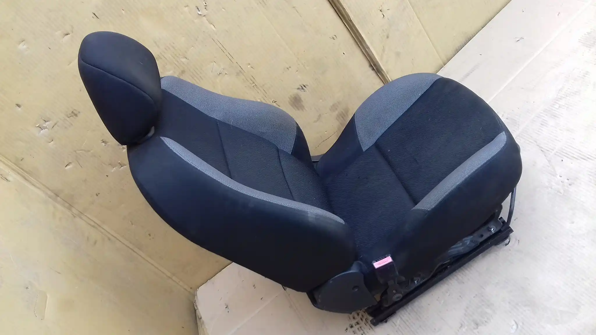 FOTEL LEWY PRZÓD PRZEDNI PEUGEOT 207 HB 3D 06-