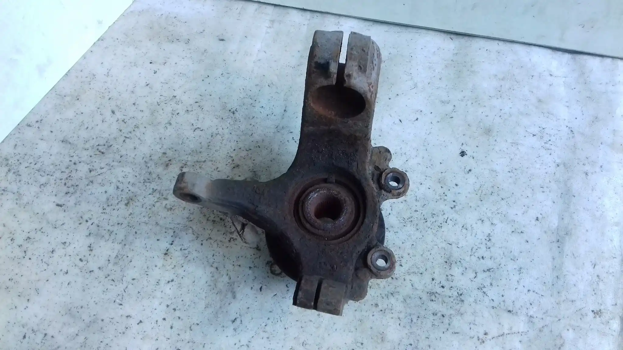ZWROTNICA PIASTA LEWY PRZÓD PRZEDNIA 36Z MAZDA 3 BK 1.6 16V 03-