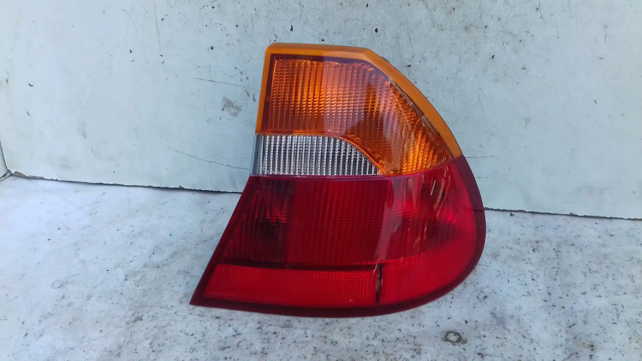 LAMPA PRAWY TYŁ TYLNA CHRYSLER 300M 3.5 V6 99-