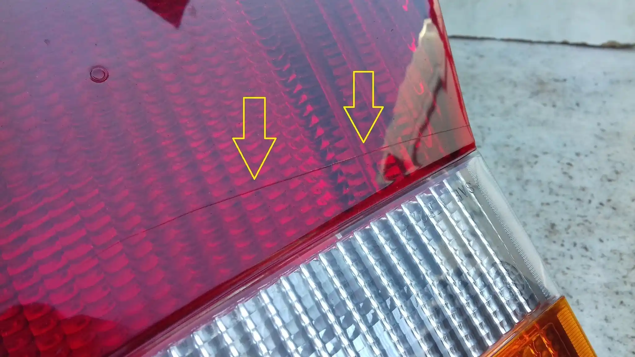 LAMPA PRAWY TYŁ TYLNA CHRYSLER 300M 3.5 V6 99-