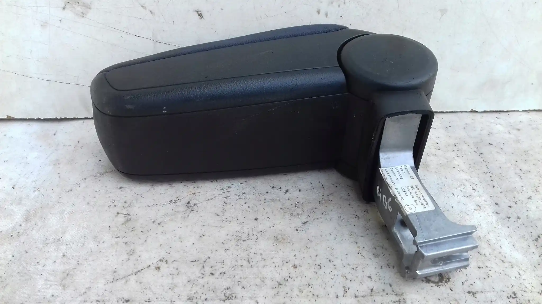 PODŁOKIETNIK 8E0864207D AUDI A4 B6 00-06