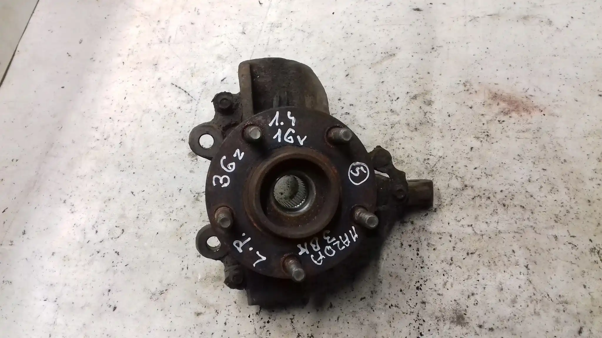 ZWROTNICA PIASTA LEWY PRZÓD PRZEDNIA 36Z MAZDA 3 BK 1.4 16V 03-
