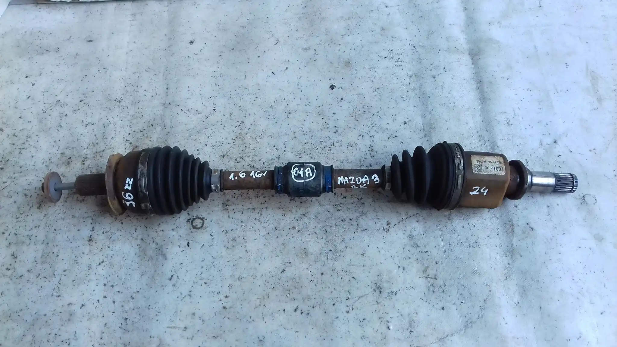 PÓŁOŚ LEWA KRÓTKA 36/24 FG0125600 MAZDA 3 BK 1.4 1.6 16V 03-