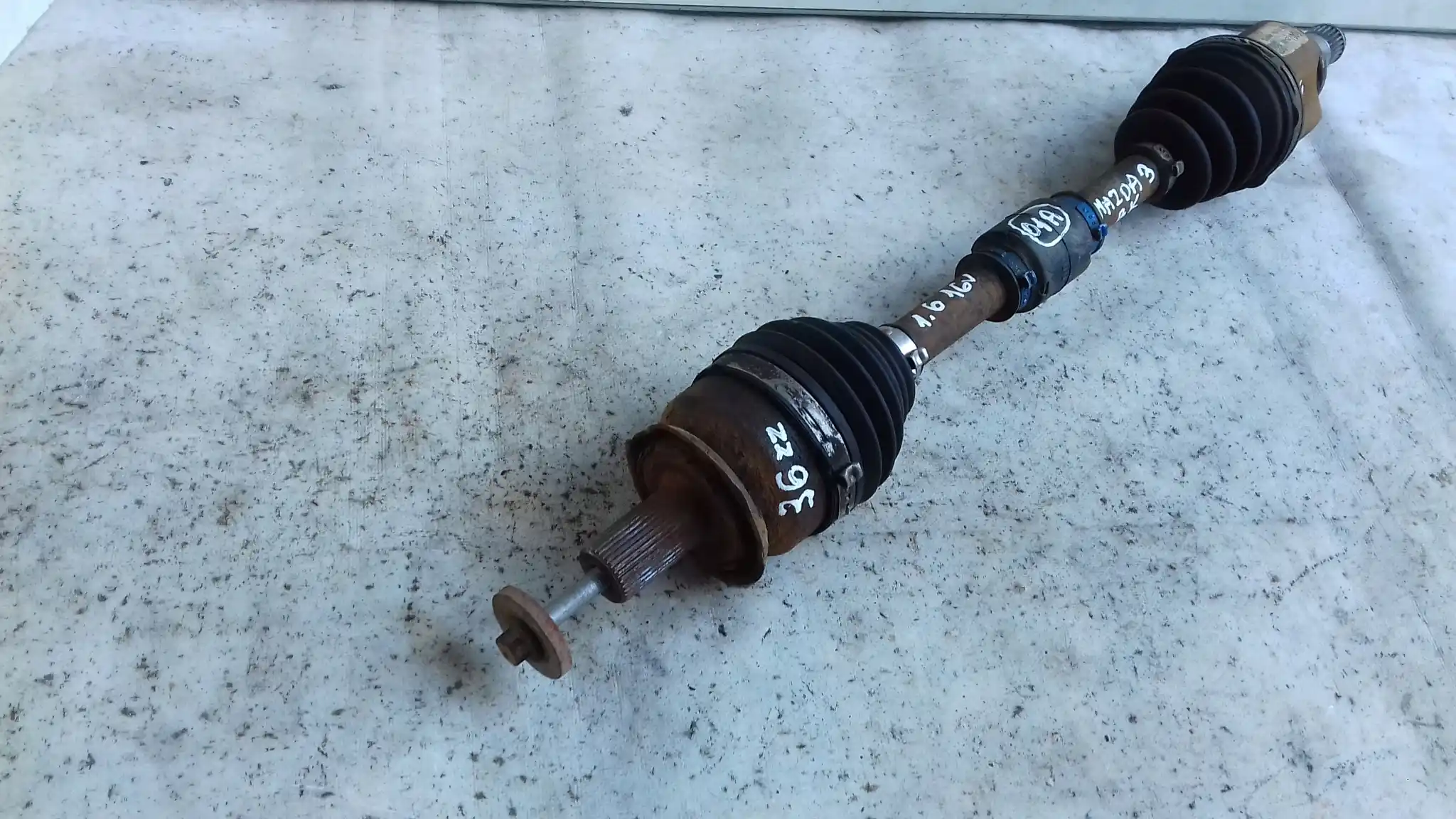PÓŁOŚ LEWA KRÓTKA 36/24 FG0125600 MAZDA 3 BK 1.4 1.6 16V 03-