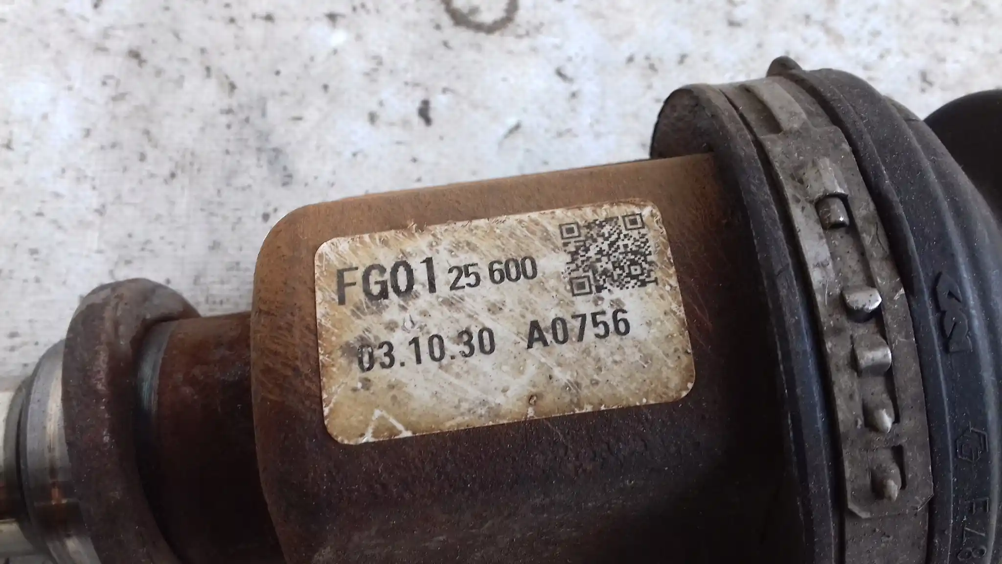 PÓŁOŚ LEWA KRÓTKA 36/24 FG0125600 MAZDA 3 BK 1.4 1.6 16V 03-