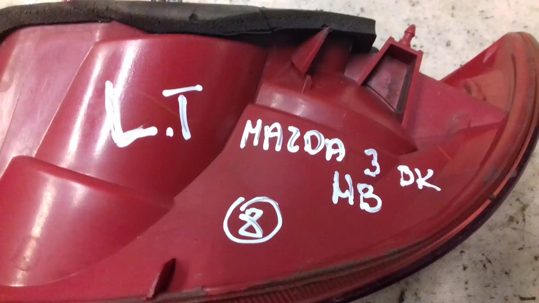 LAMPA LEWY TYŁ TYLNA MAZDA 3 BK HB 03-