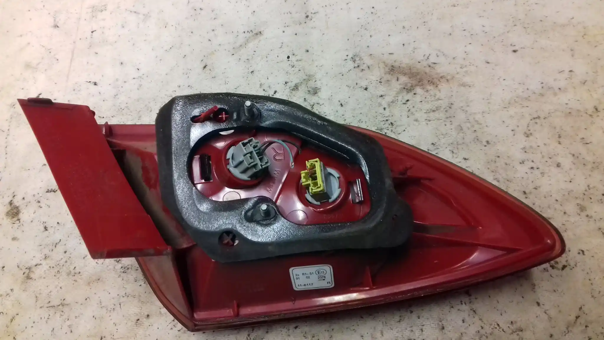LAMPA PRAWY TYŁ TYLNA MAZDA 3 BK HB 03-