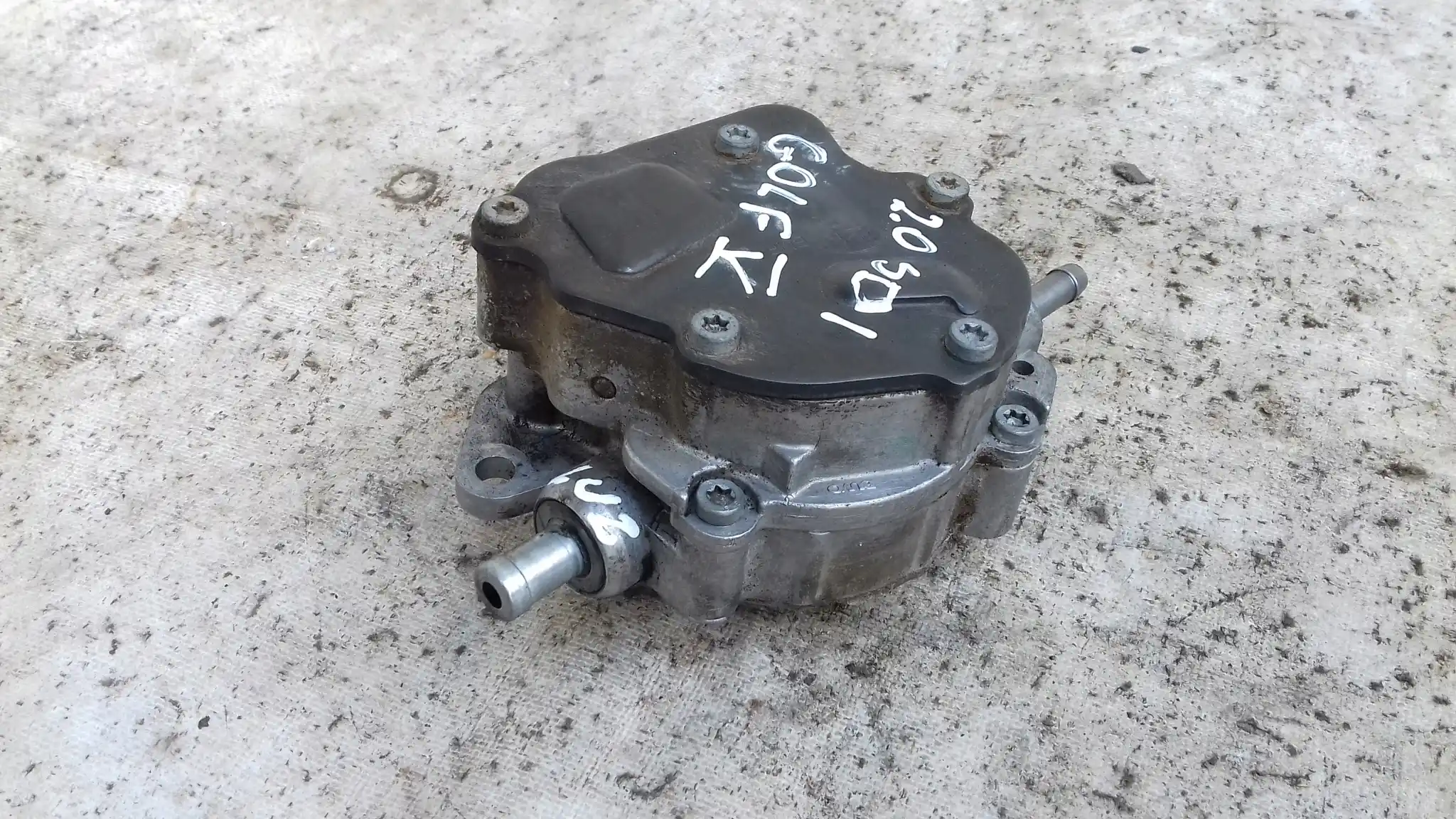 VACUM POMPA PALIWA 038145209E VW GOLF V SEAT AUDI SKODA 2.0 SDI