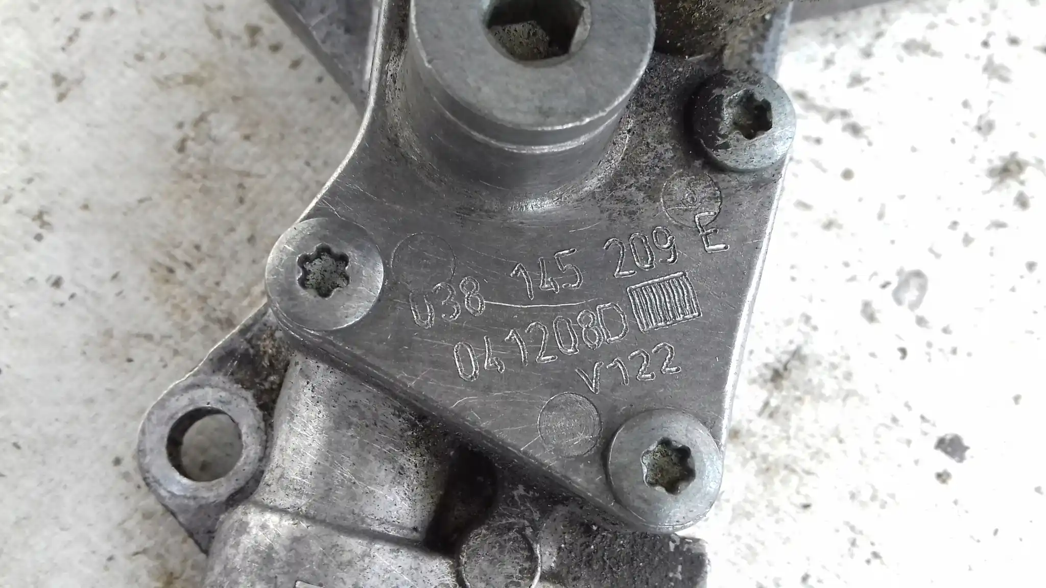 VACUM POMPA PALIWA 038145209E VW GOLF V SEAT AUDI SKODA 2.0 SDI