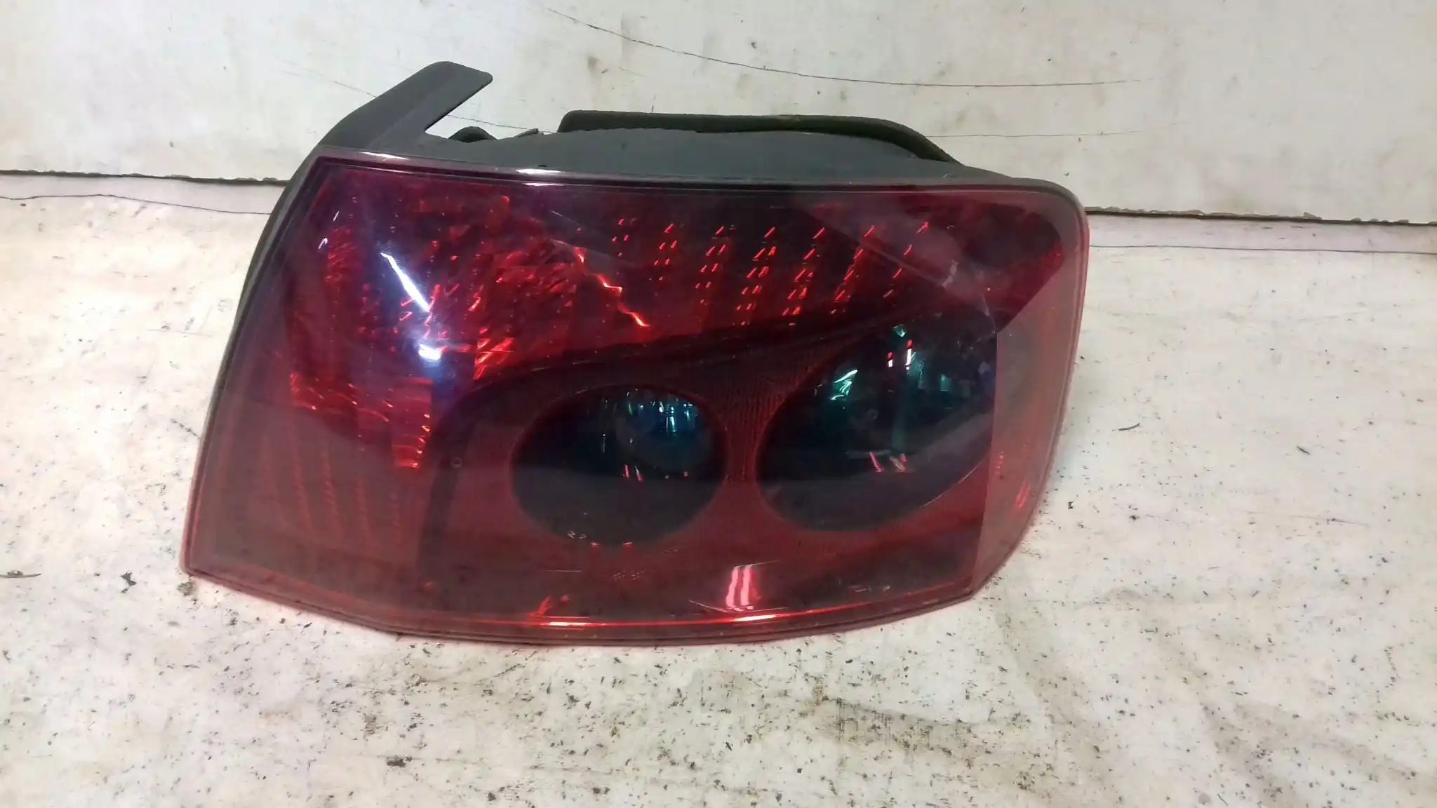 LAMPA PRAWY TYŁ TYLNA PEUGEOT 407 SEDAN 04-08