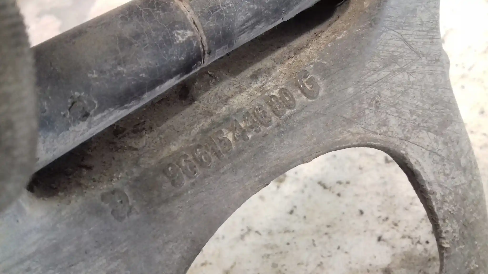 ZWROTNICA PIASTA LEWY PRZÓD PRZEDNIA 28Z PEUGEOT 407 1.6 HDI 04-