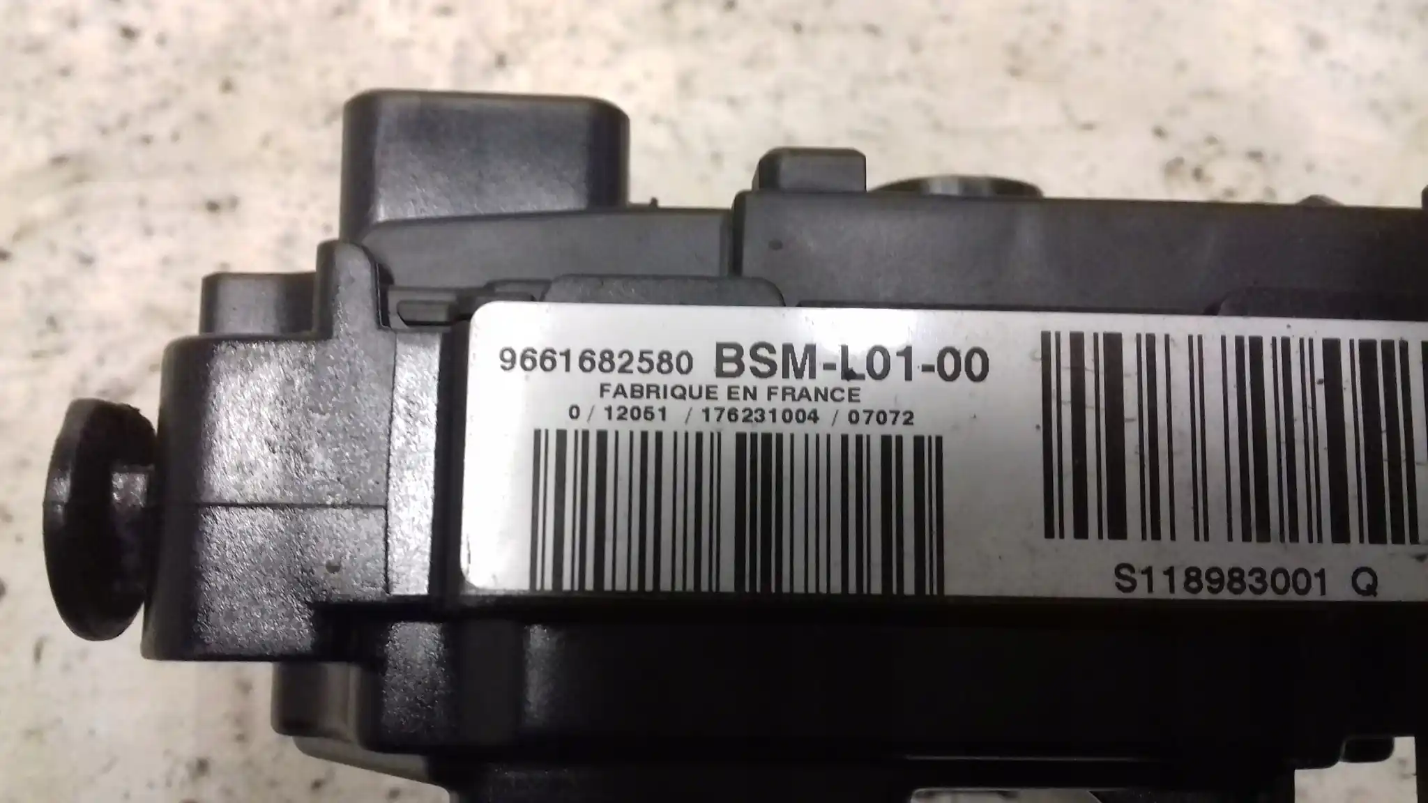 SKRZYNKA BEZPIECZNIKÓW MODUŁ BSM-L01 9661682580 PEUGEOT 407 04-