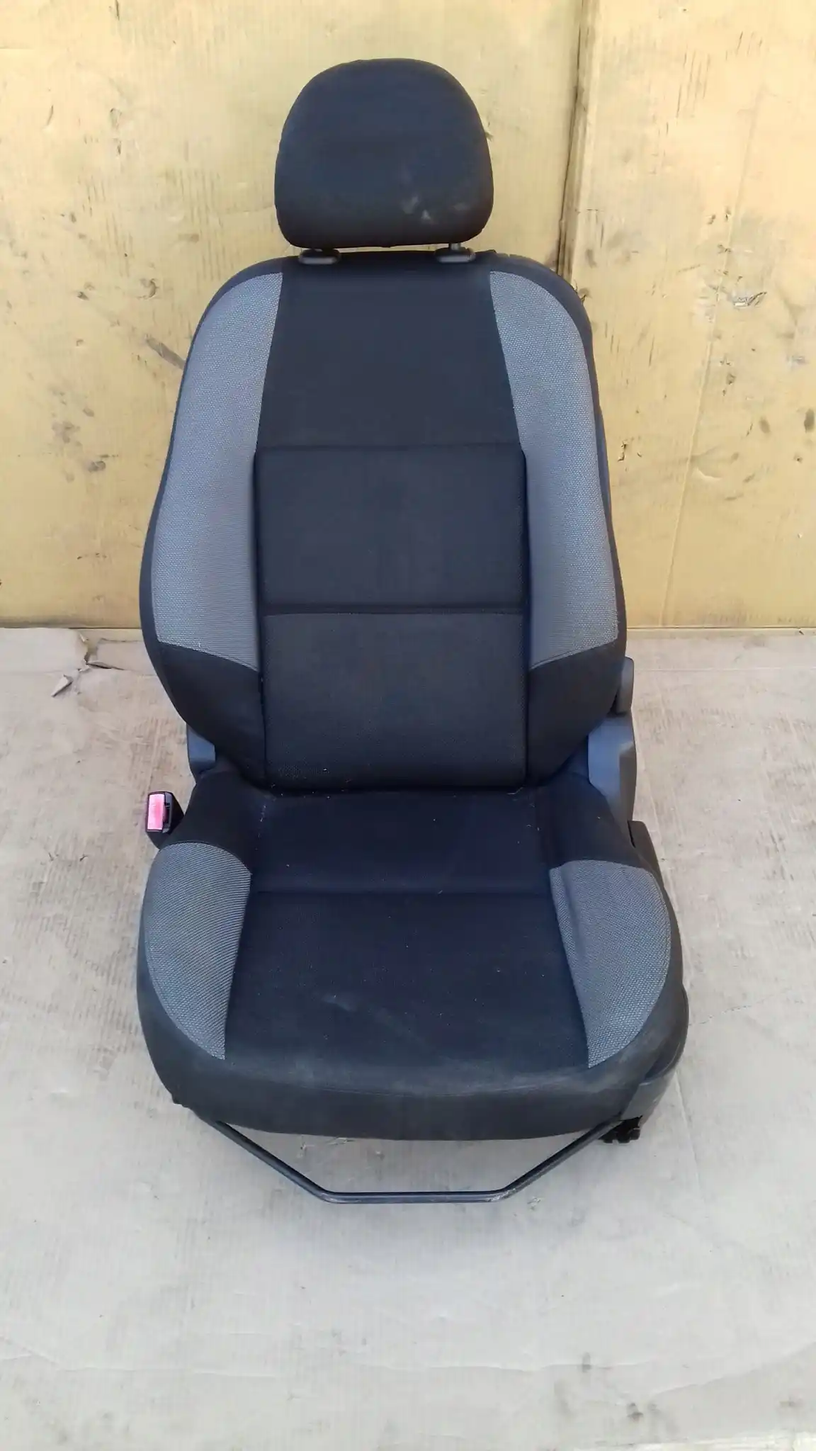 FOTEL LEWY PRZÓD PRZEDNI PEUGEOT 207 HB 3D 06-