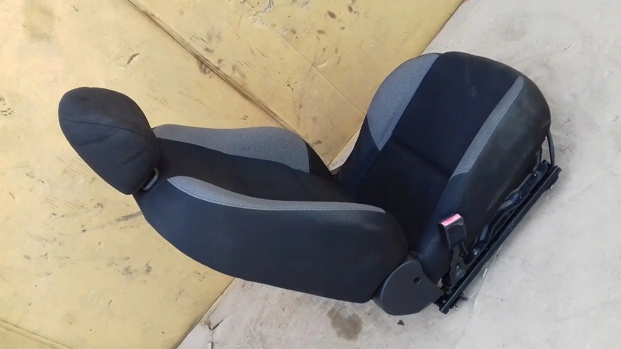 FOTEL LEWY PRZÓD PRZEDNI PEUGEOT 207 HB 3D 06-