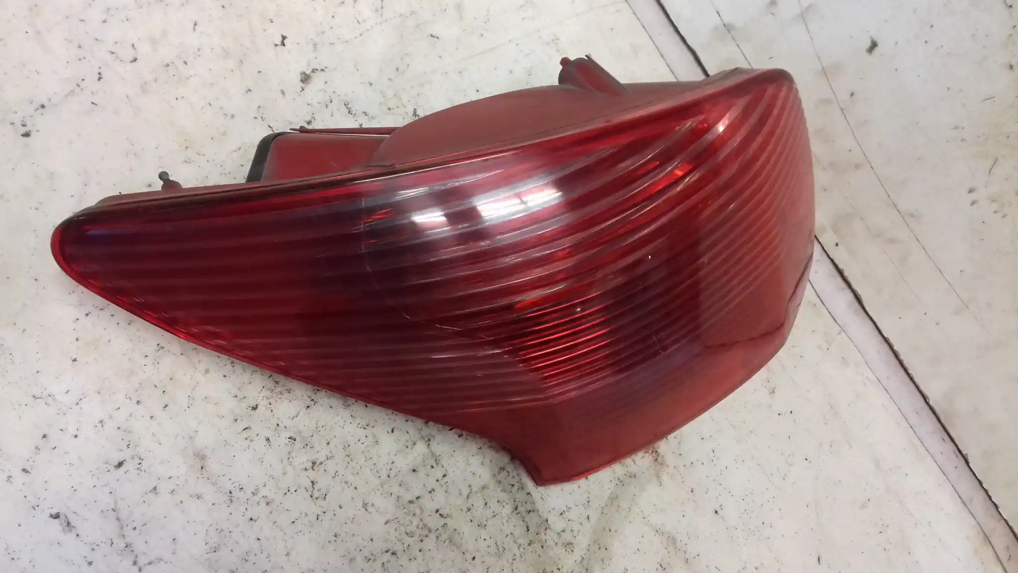 LAMPA LEWY TYŁ TYLNA PEUGEOT 407 SW KOMBI 04-