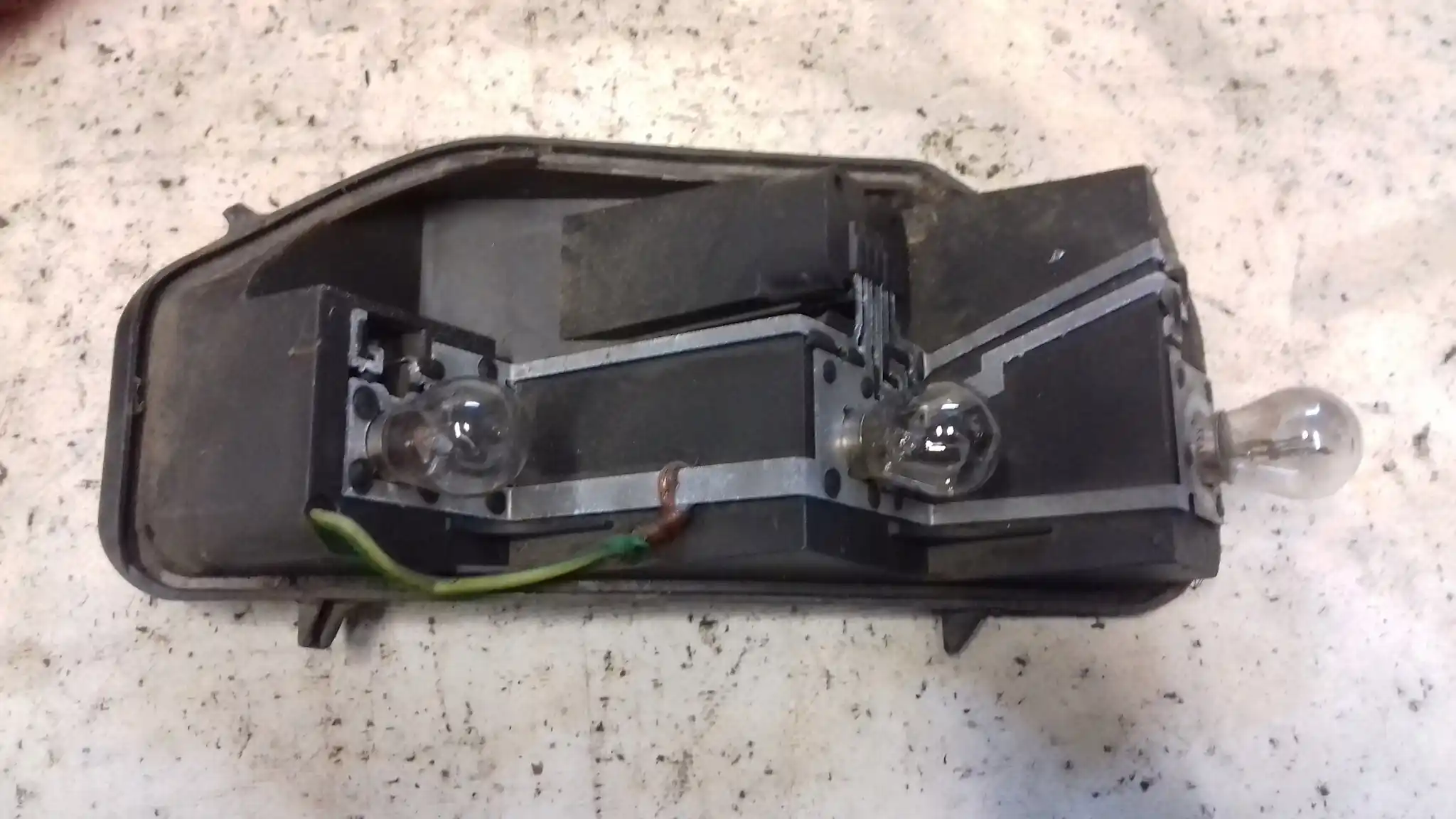 LAMPA LEWY TYŁ TYLNA PEUGEOT 407 SW KOMBI 04-