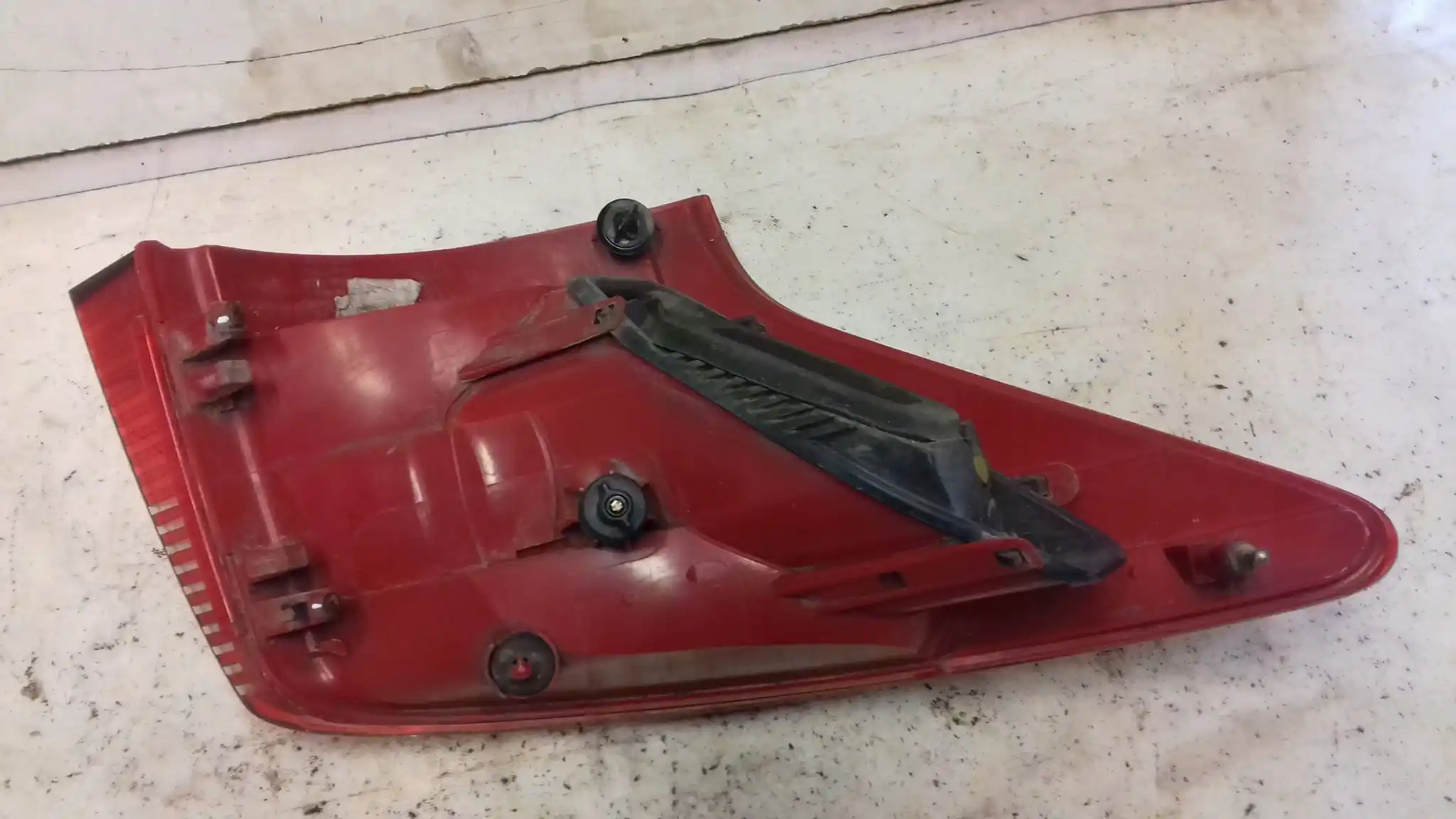 LAMPA PRAWY TYŁ TYLNA PEUGEOT 407 SW KOMBI 04-
