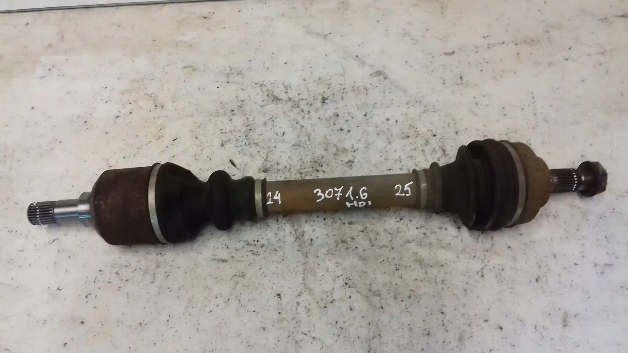 PÓŁOŚ LEWA KRÓTKA PEUGEOT 307 1.6 HDI 01-