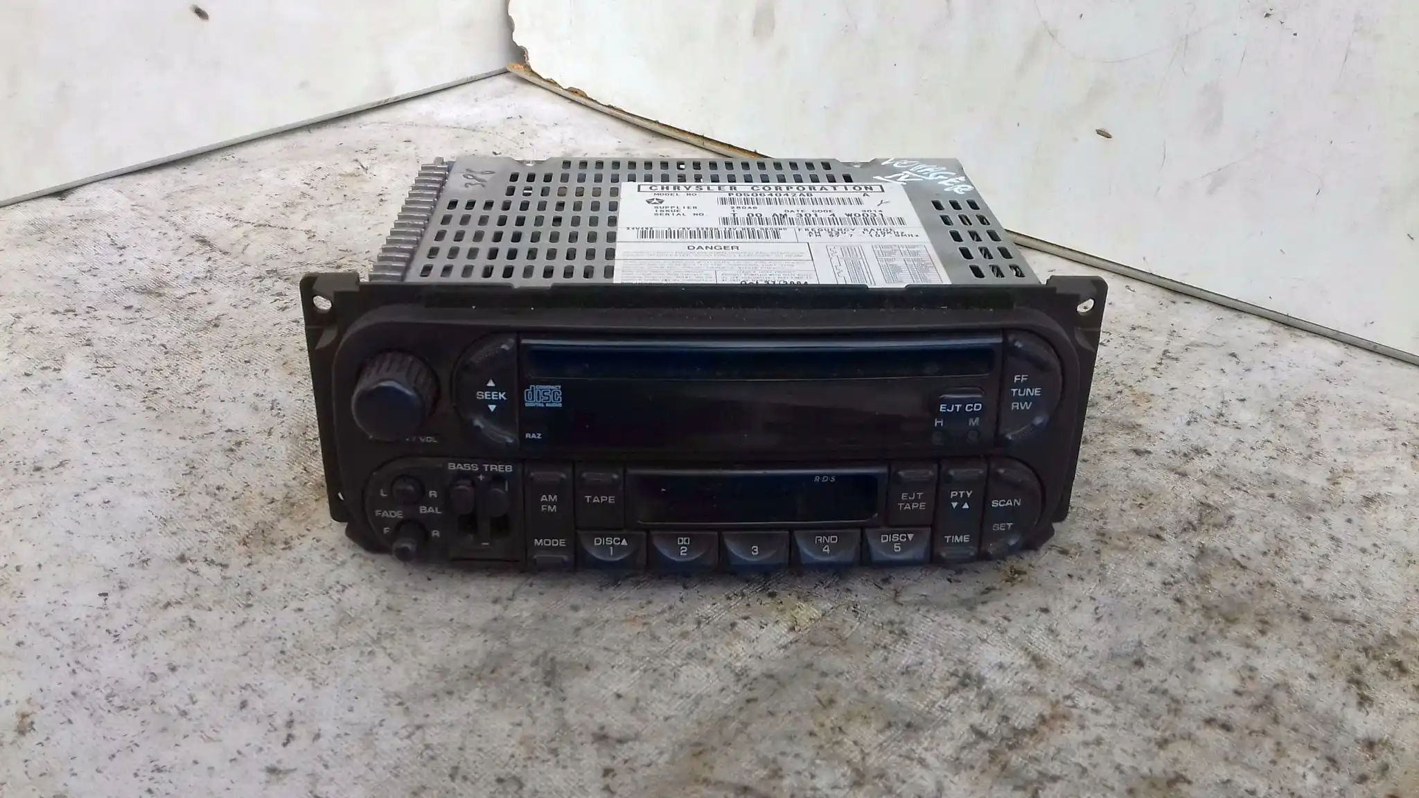 RADIO RADIOODTWARZACZ CD P05064042AB CHRYSLER VOYAGER IV LIFT 05-07