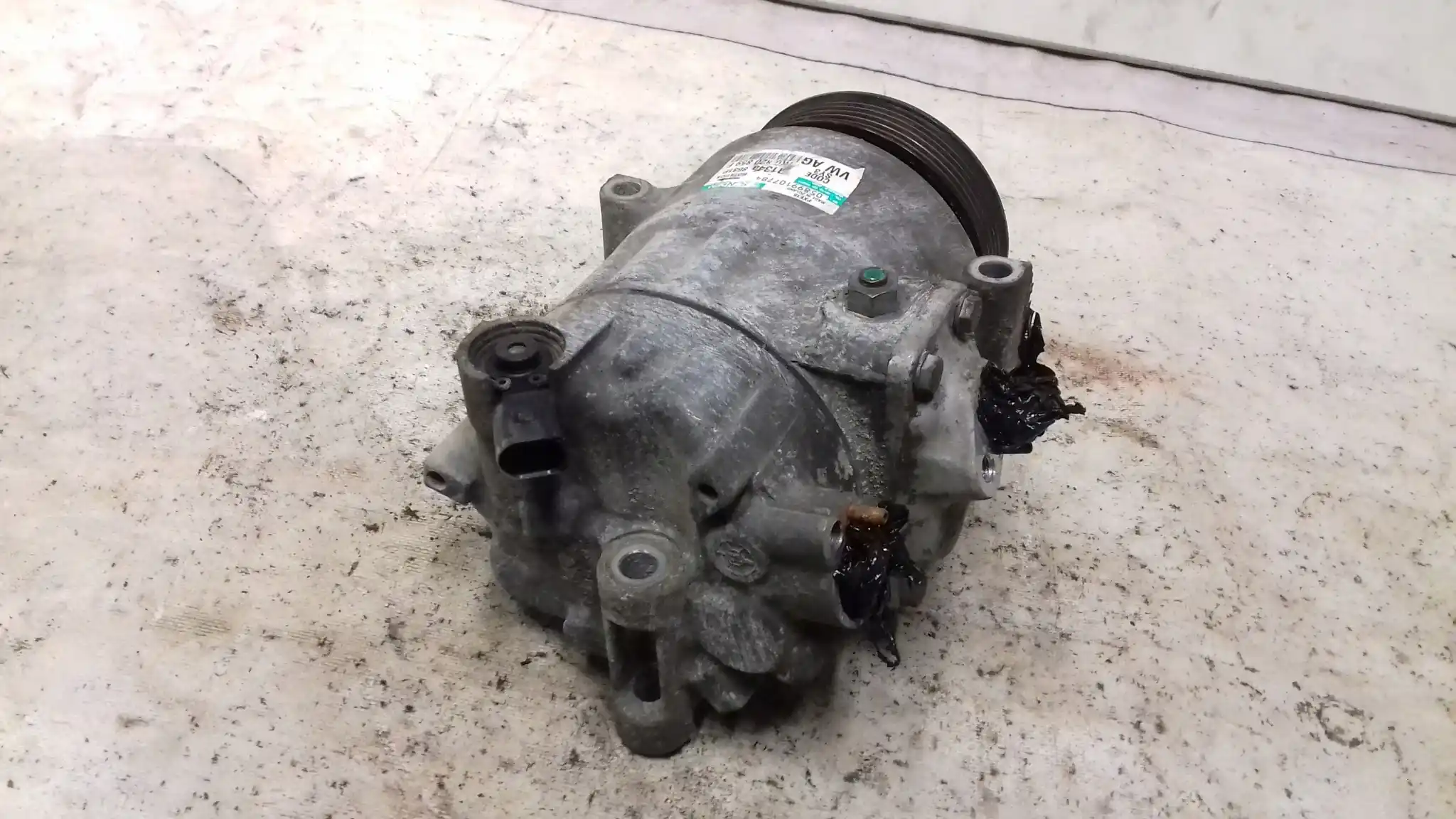 SPRĘŻARKA KOMPRESOR KLIMATYZACJI 1K0820859F SEAT TOLEDO SKODA AUDI VW1.6 8V