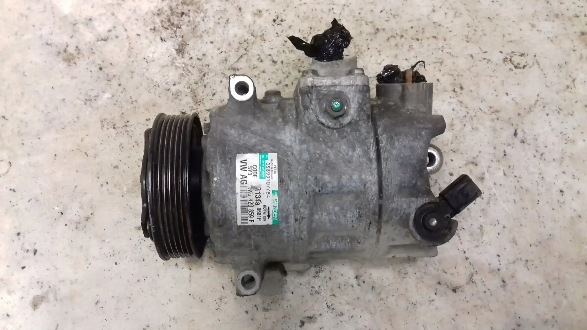 SPRĘŻARKA KOMPRESOR KLIMATYZACJI 1K0820859F SEAT TOLEDO SKODA AUDI VW1.6 8V