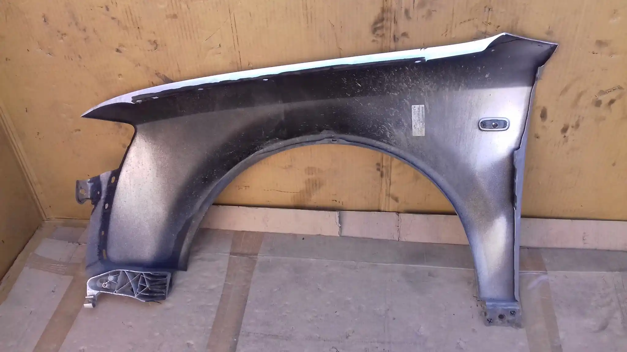 BŁOTNIK PRAWY PRZÓD PRZEDNI AUDI A4 B6 00-04