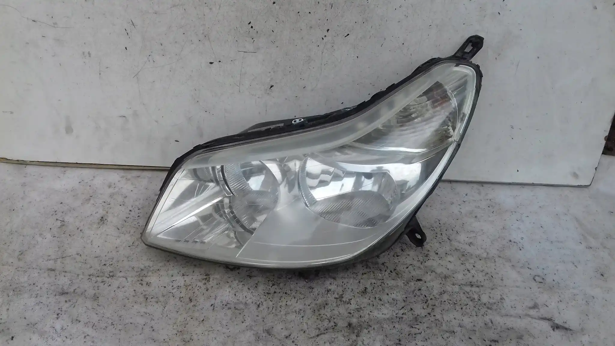 LAMPA LEWY PRZÓD PRZEDNIA 9650055980 CITROEN C5 II 04-08