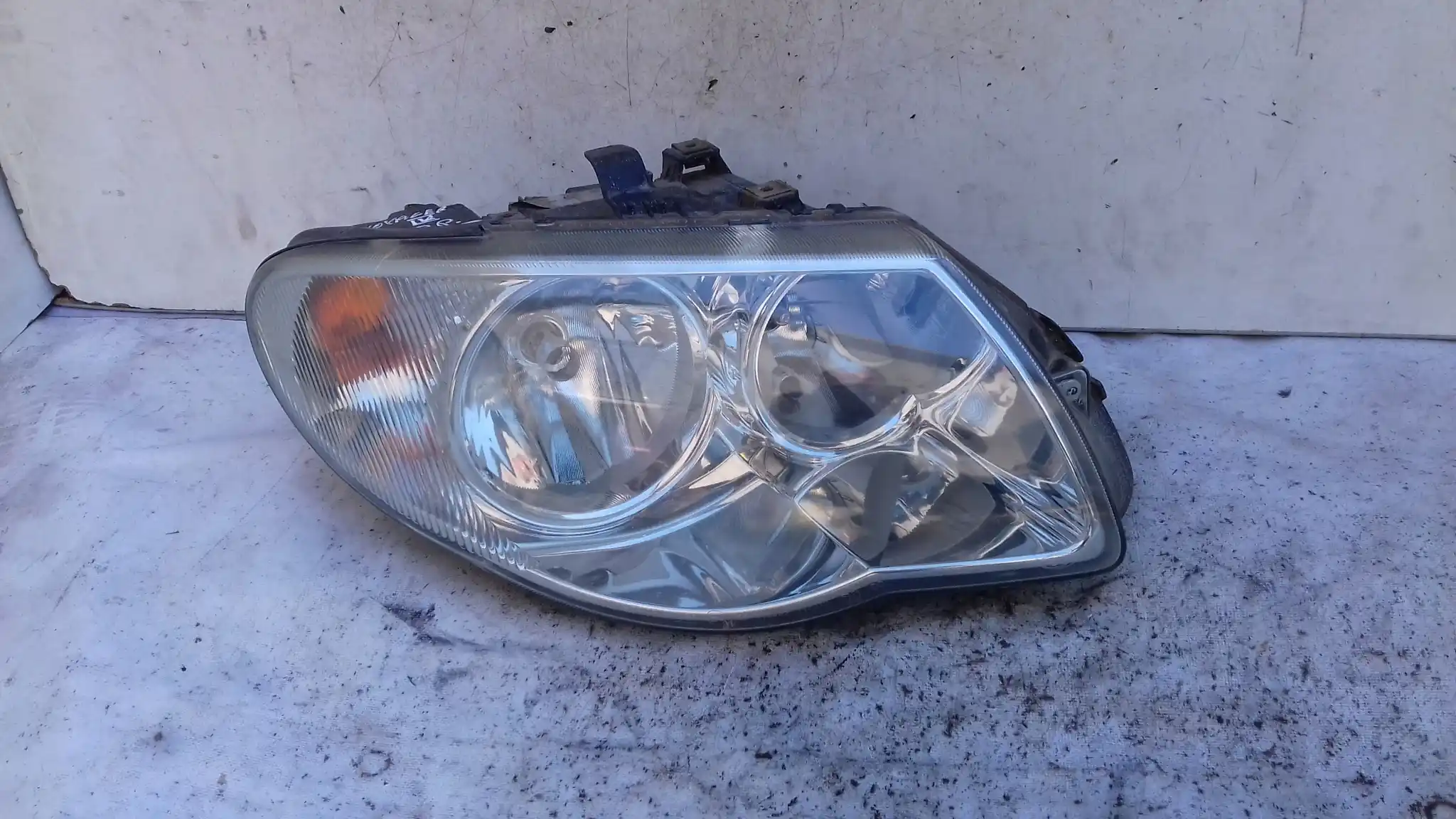 LAMPA PRAWY PRZÓD PRZEDNIA 04857832AB CHRYSLER VOYAGER IV LIFT 05-07