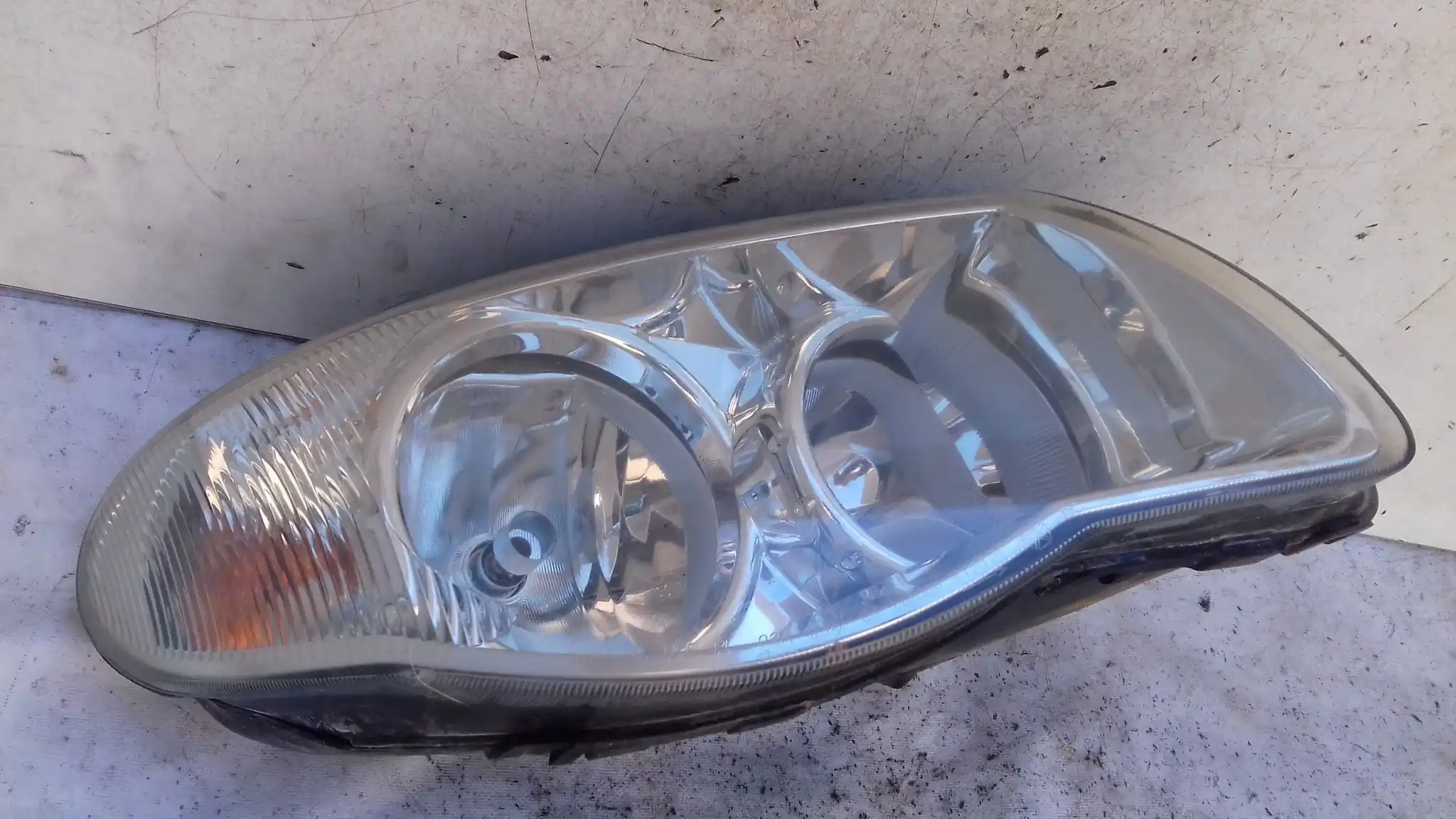 LAMPA PRAWY PRZÓD PRZEDNIA 04857832AB CHRYSLER VOYAGER IV LIFT 05-07