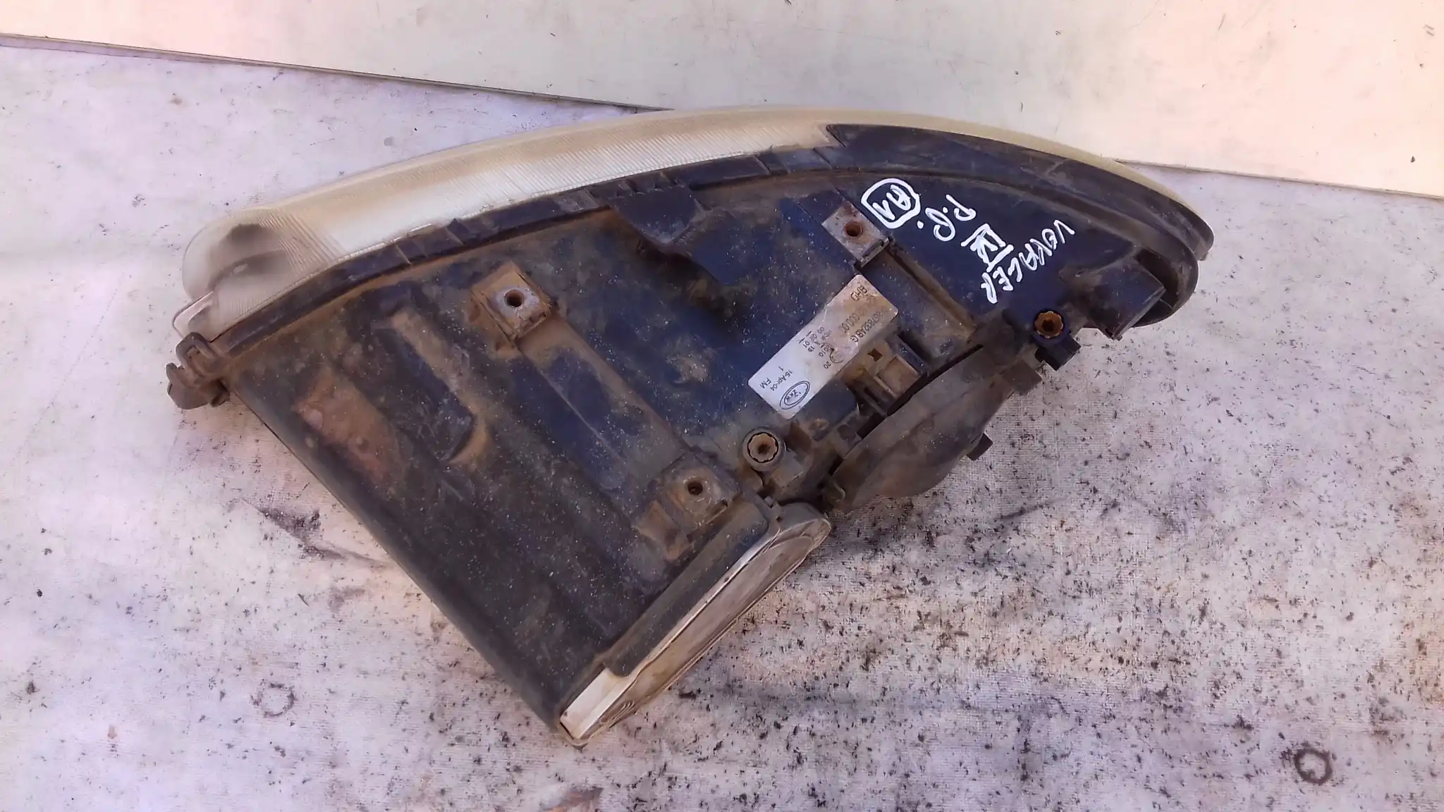 LAMPA PRAWY PRZÓD PRZEDNIA 04857832AB CHRYSLER VOYAGER IV LIFT 05-07