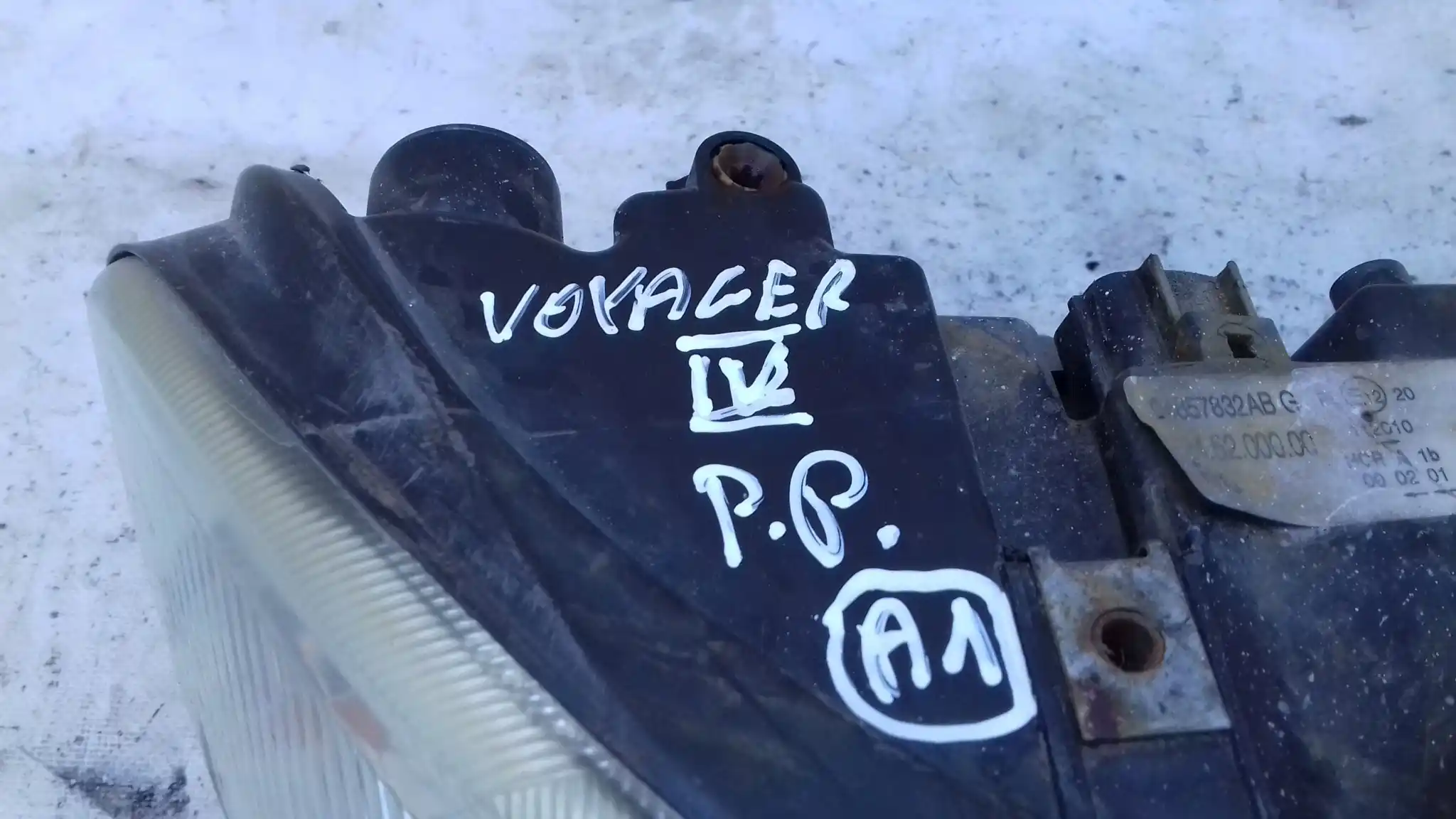 LAMPA PRAWY PRZÓD PRZEDNIA 04857832AB CHRYSLER VOYAGER IV LIFT 05-07