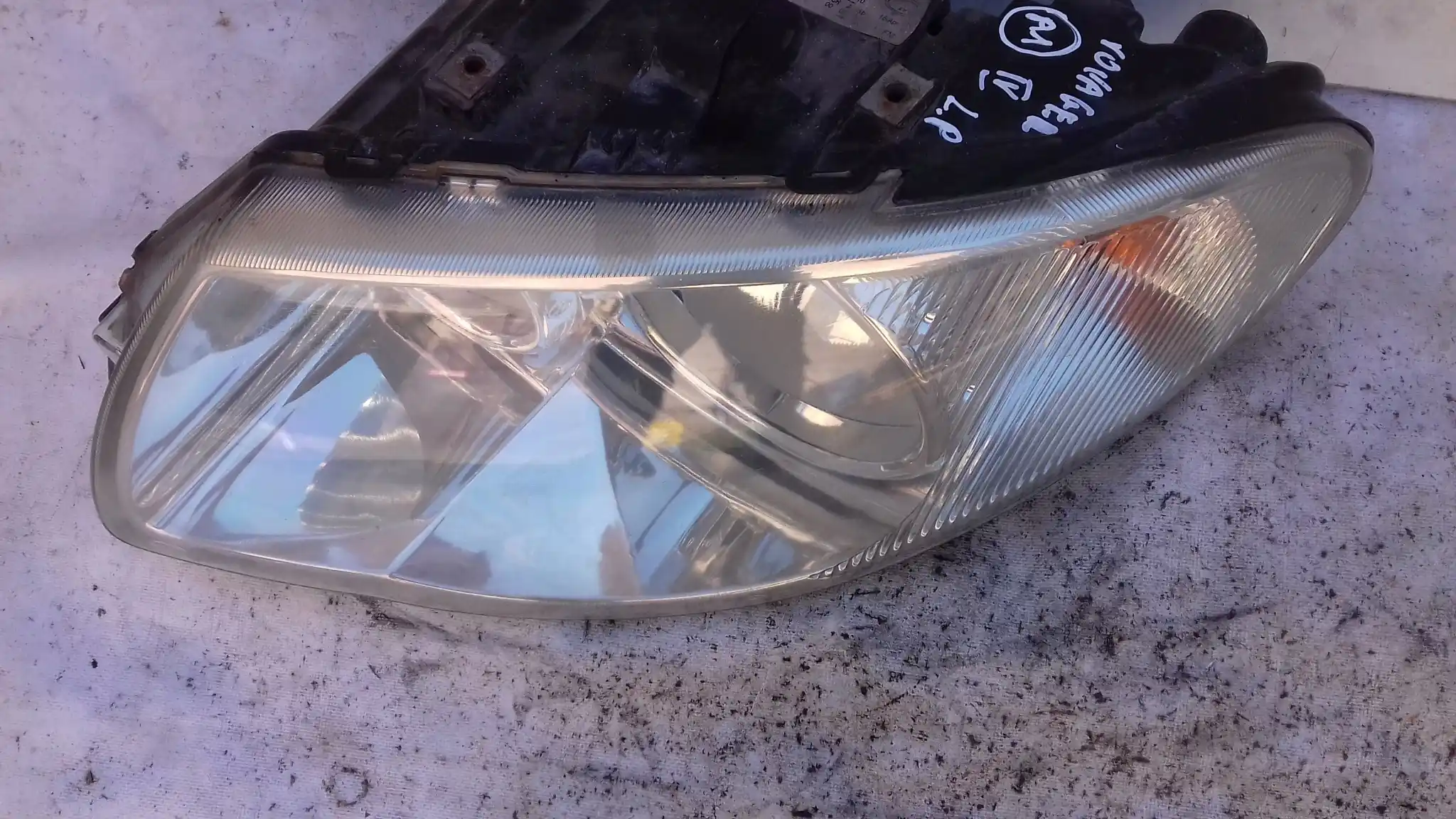 LAMPA LEWY PRZÓD PRZEDNIA 04857833AB CHRYSLER VOYAGER IV LIFT 05-07