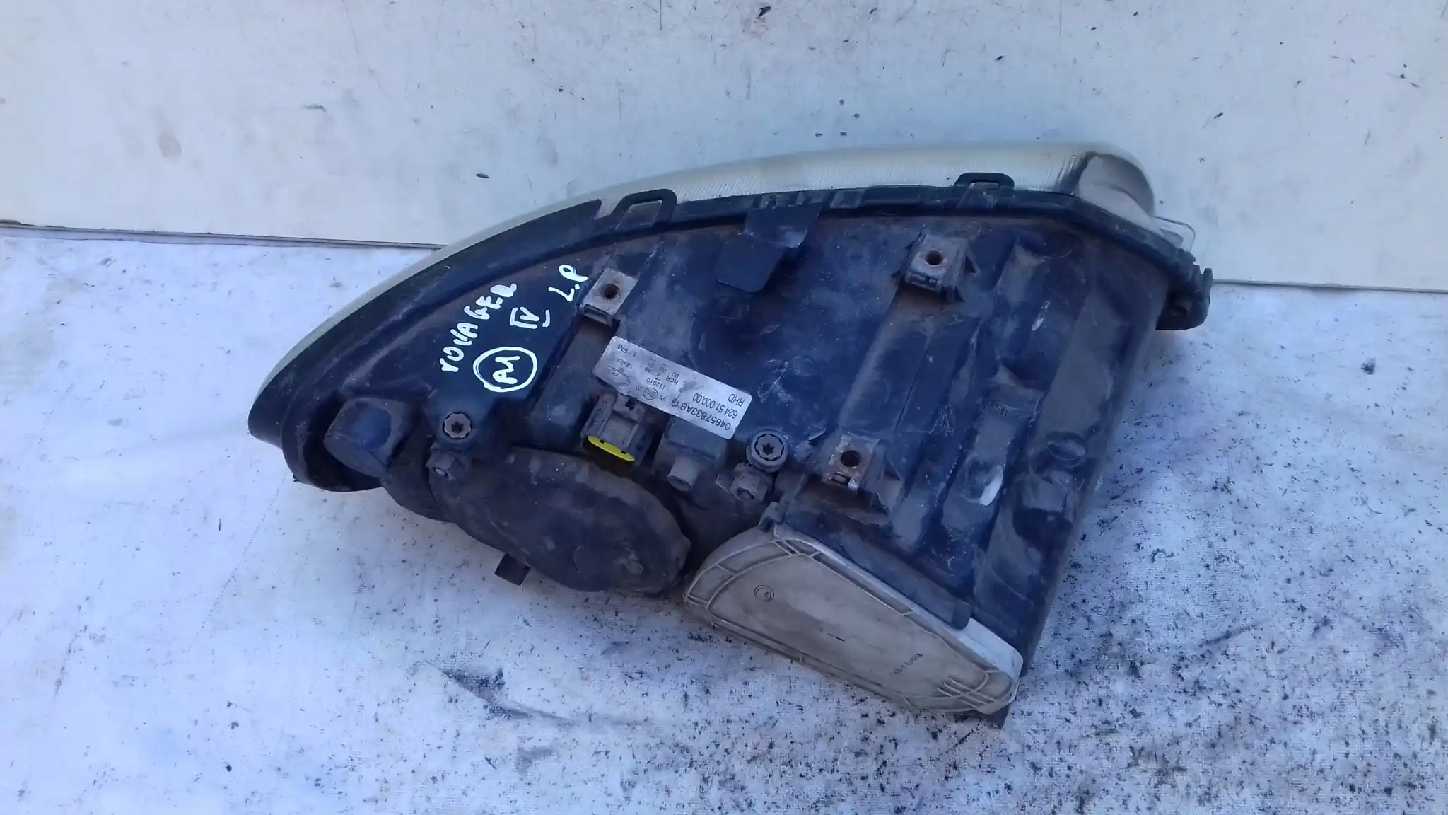 LAMPA LEWY PRZÓD PRZEDNIA 04857833AB CHRYSLER VOYAGER IV LIFT 05-07